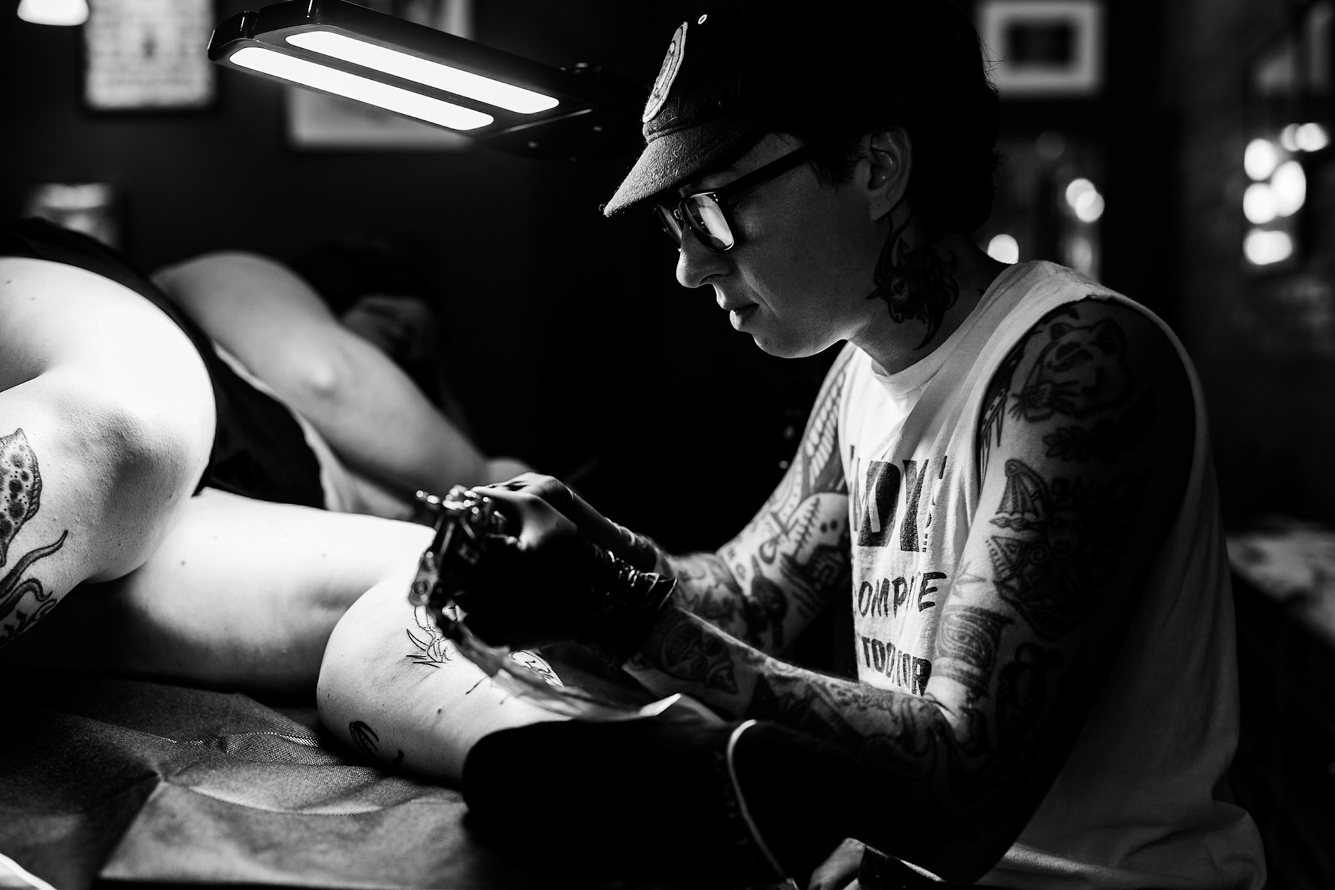 @hahaoktattoo at @tattooreadymade tattooing my girlfriend