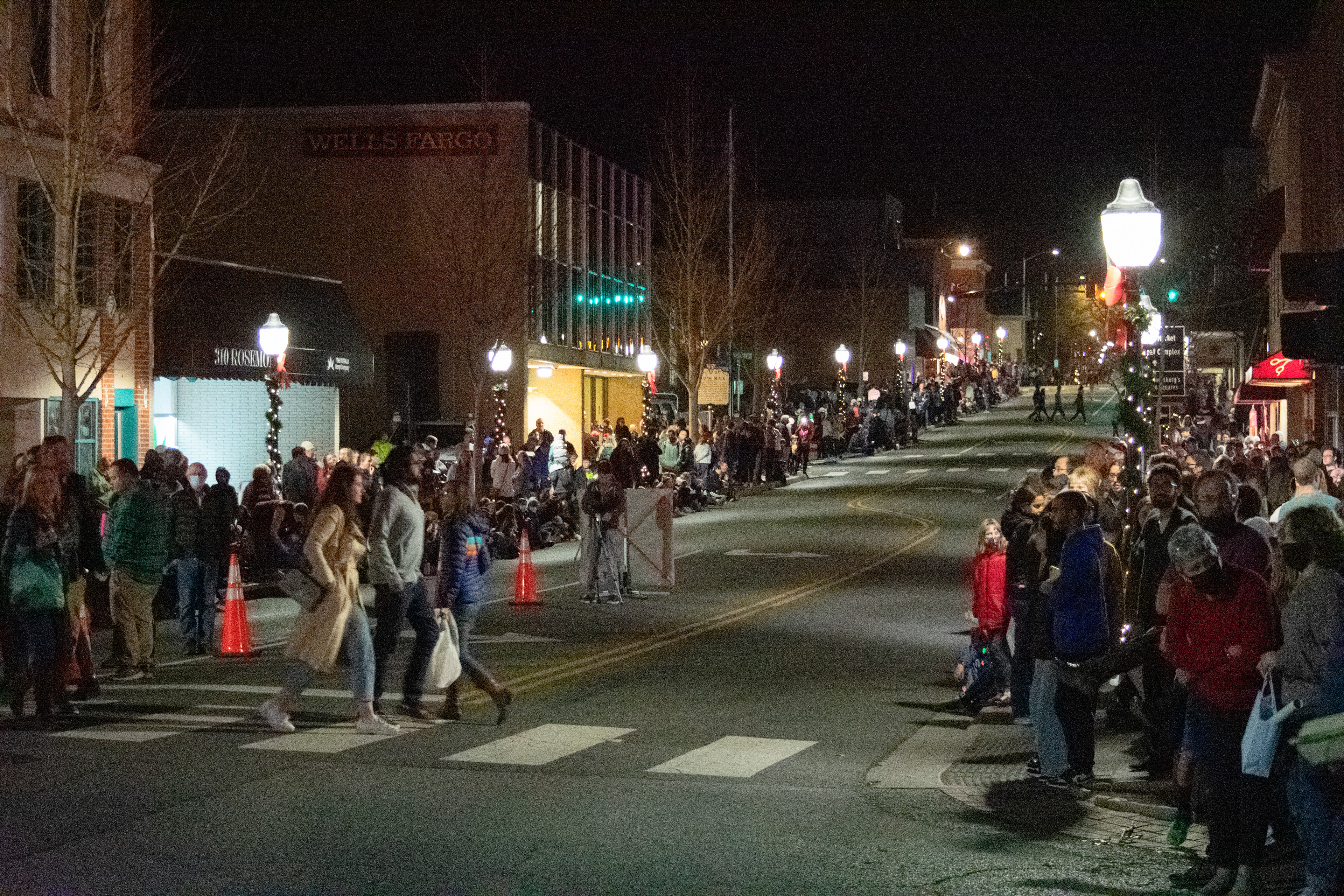 A packed Blacksburg Main St. anticipating the start of the 2021 Holiday Parade.
