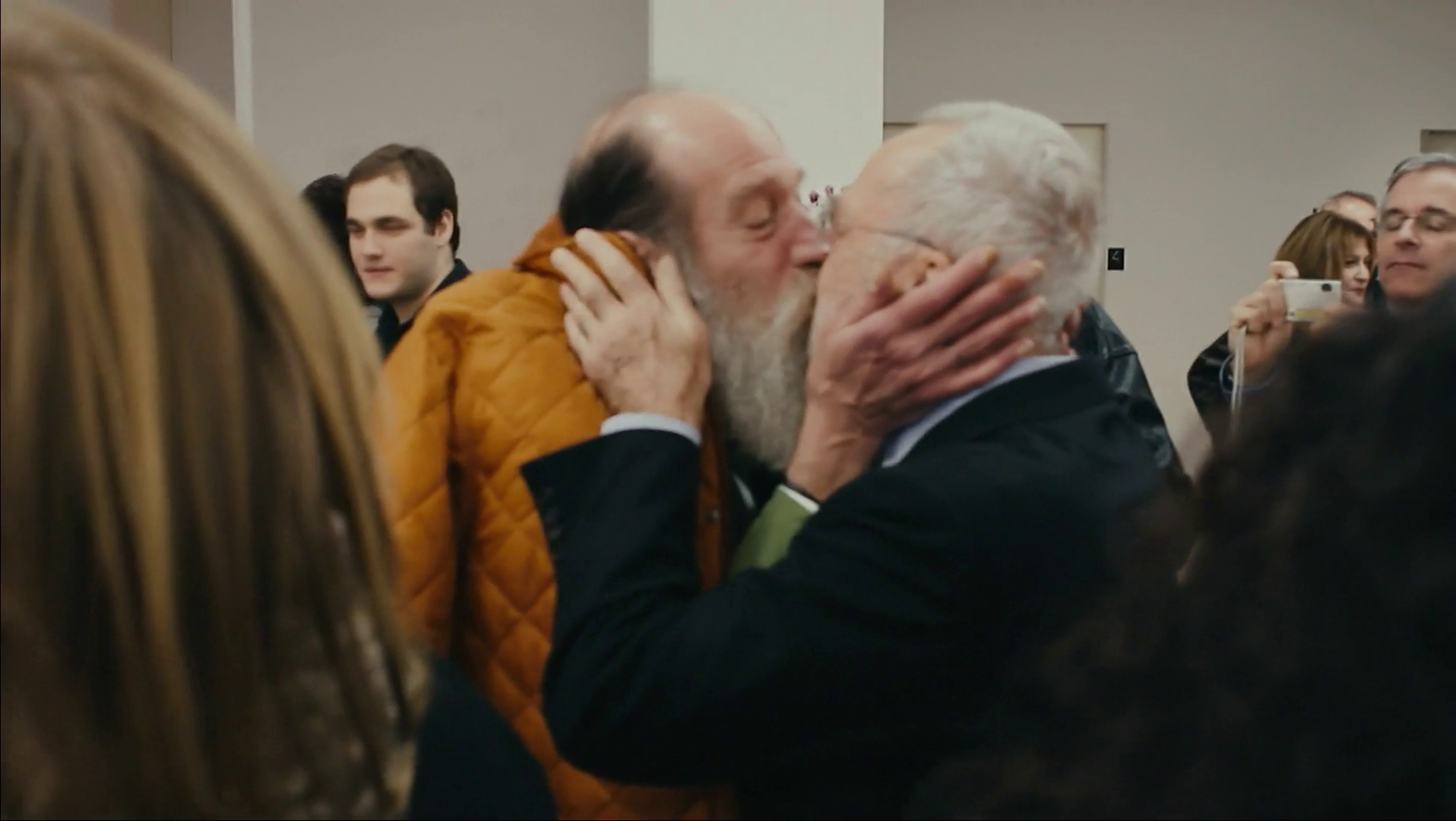 Lawrence Weiner kissing Gerhard Richter