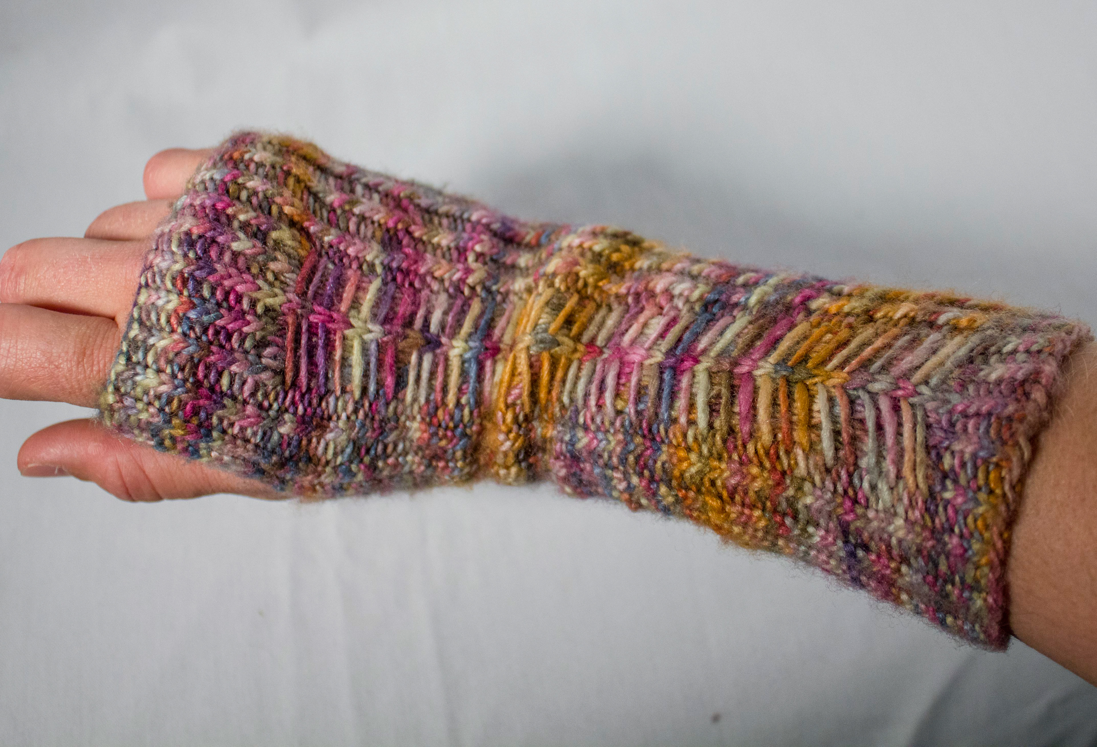 knit: fingerless mitts for cold classrooms