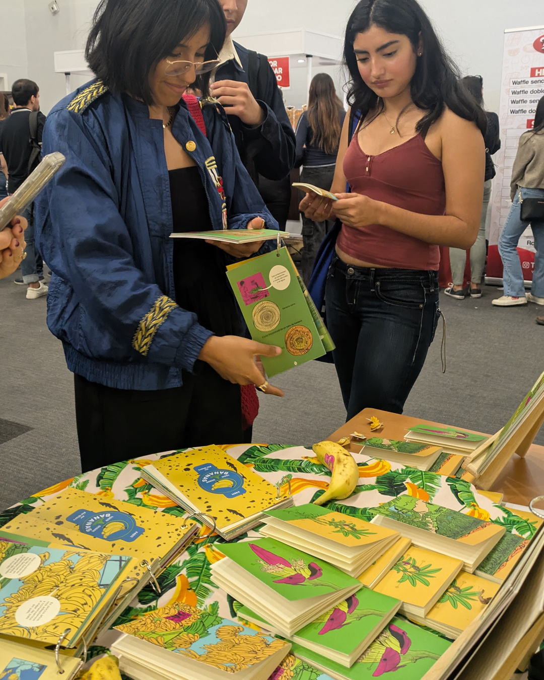 Salón del Cómic en la Feria Internacional del Libro de Guadalajara 2025 Comic Salon at the Guadalajara International Book Fair 2025