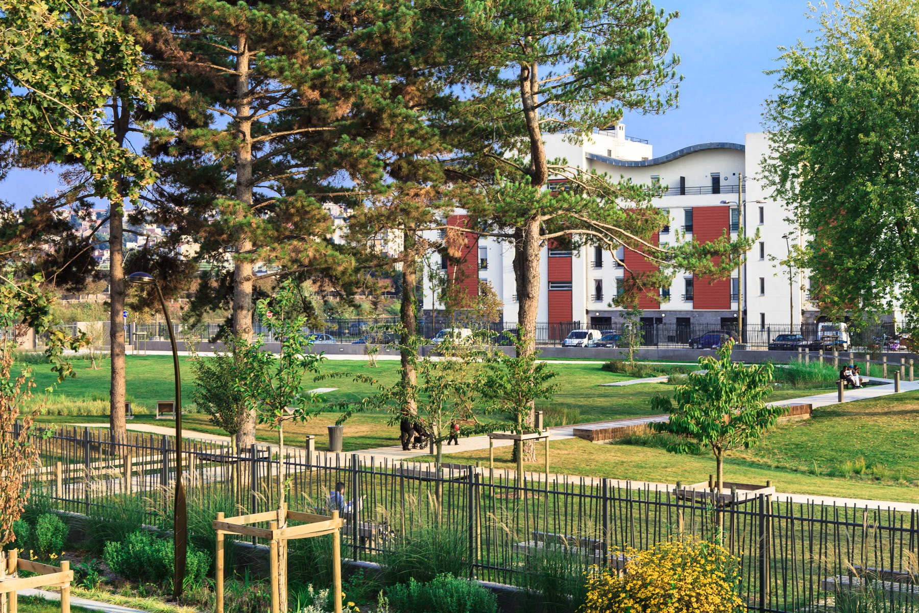 Quartier du Bord de l'Eau, Villeneuve-le-Roi • Florence Mercier Paysagiste