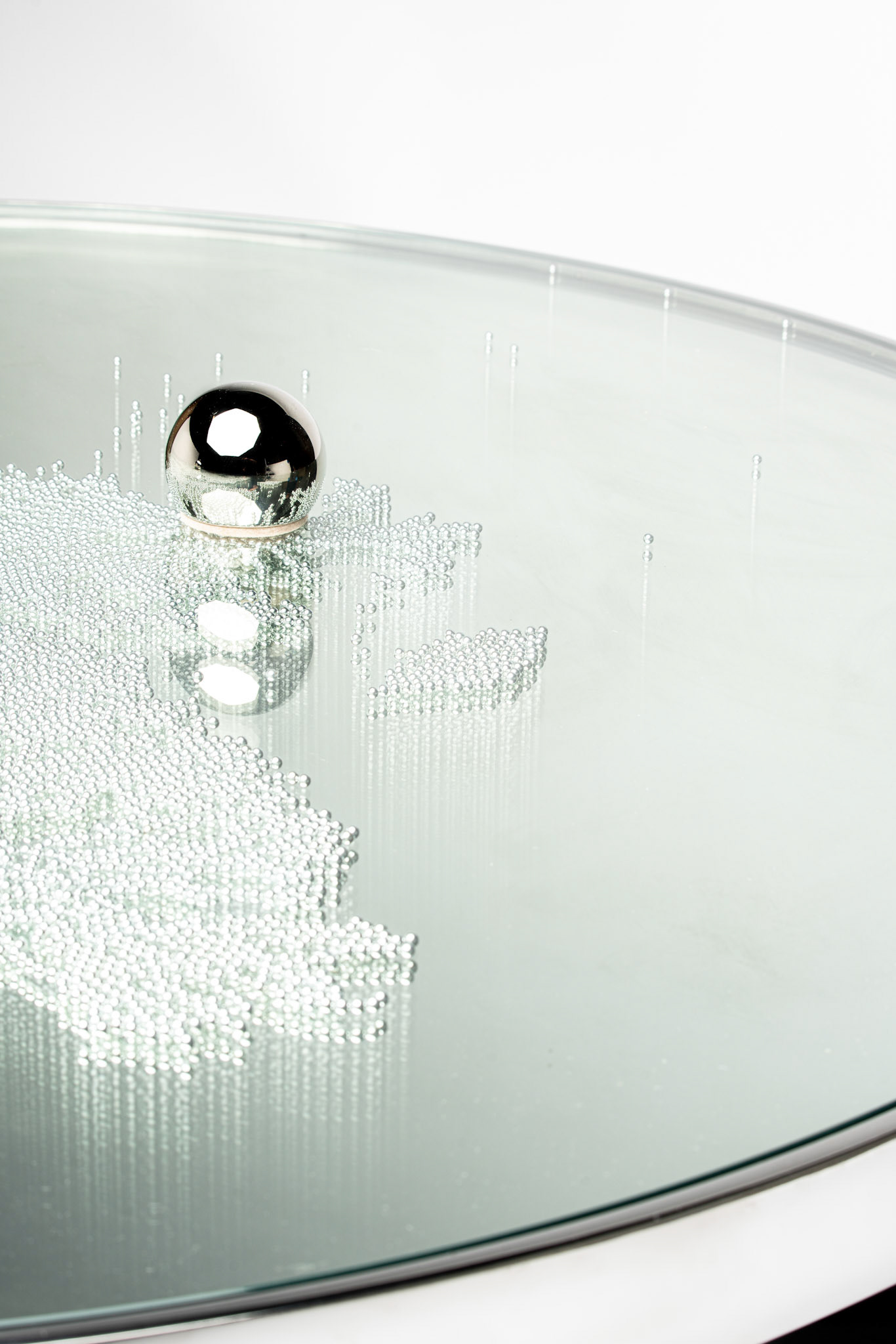 Hubert Le Gall • Table Frisson