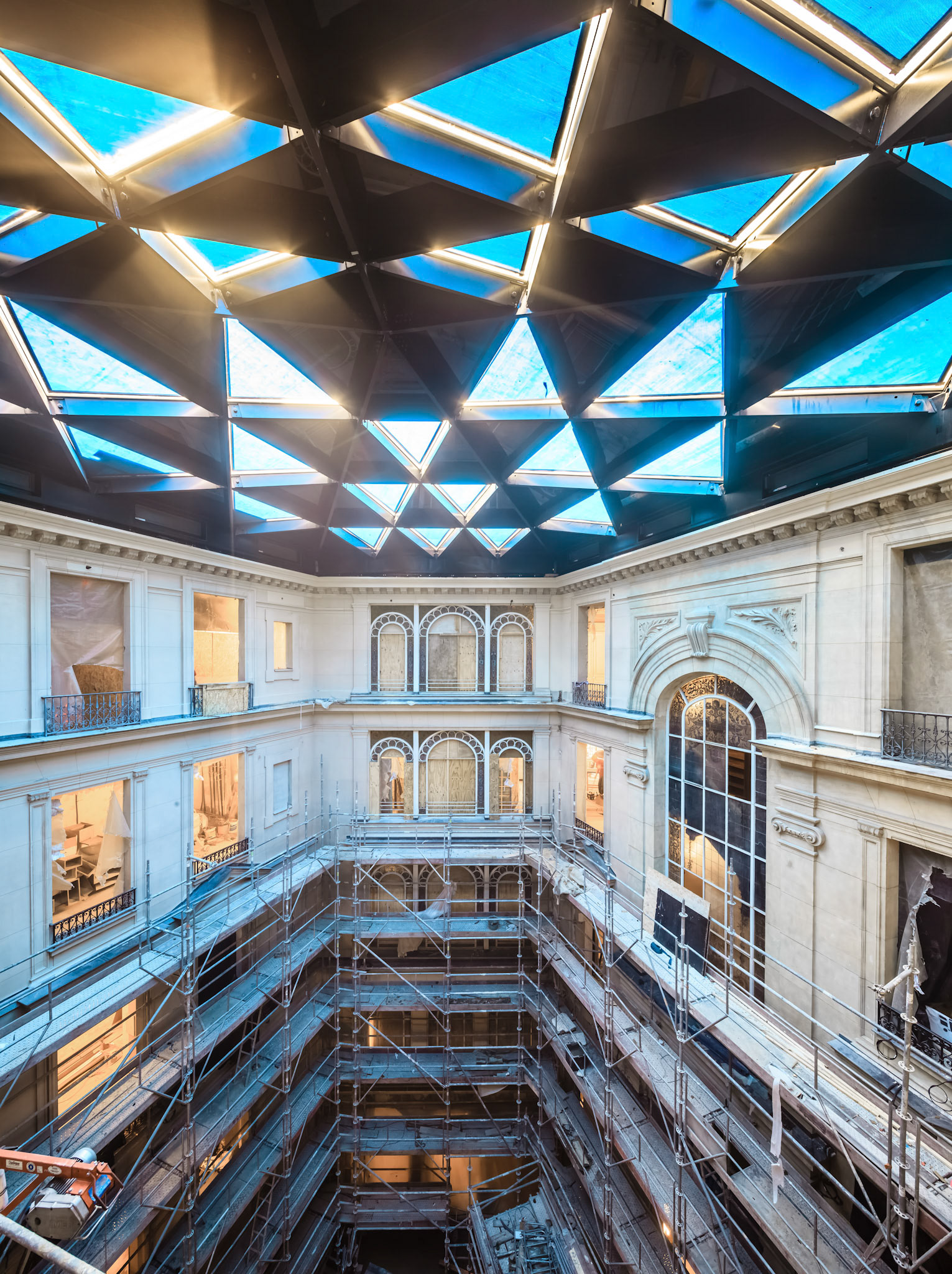 Apple Retail Store Champs Elysées, Paris
