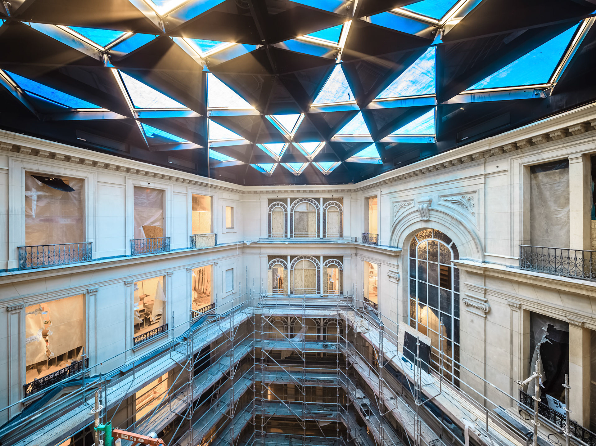 Apple Retail Store Champs Elysées, Paris