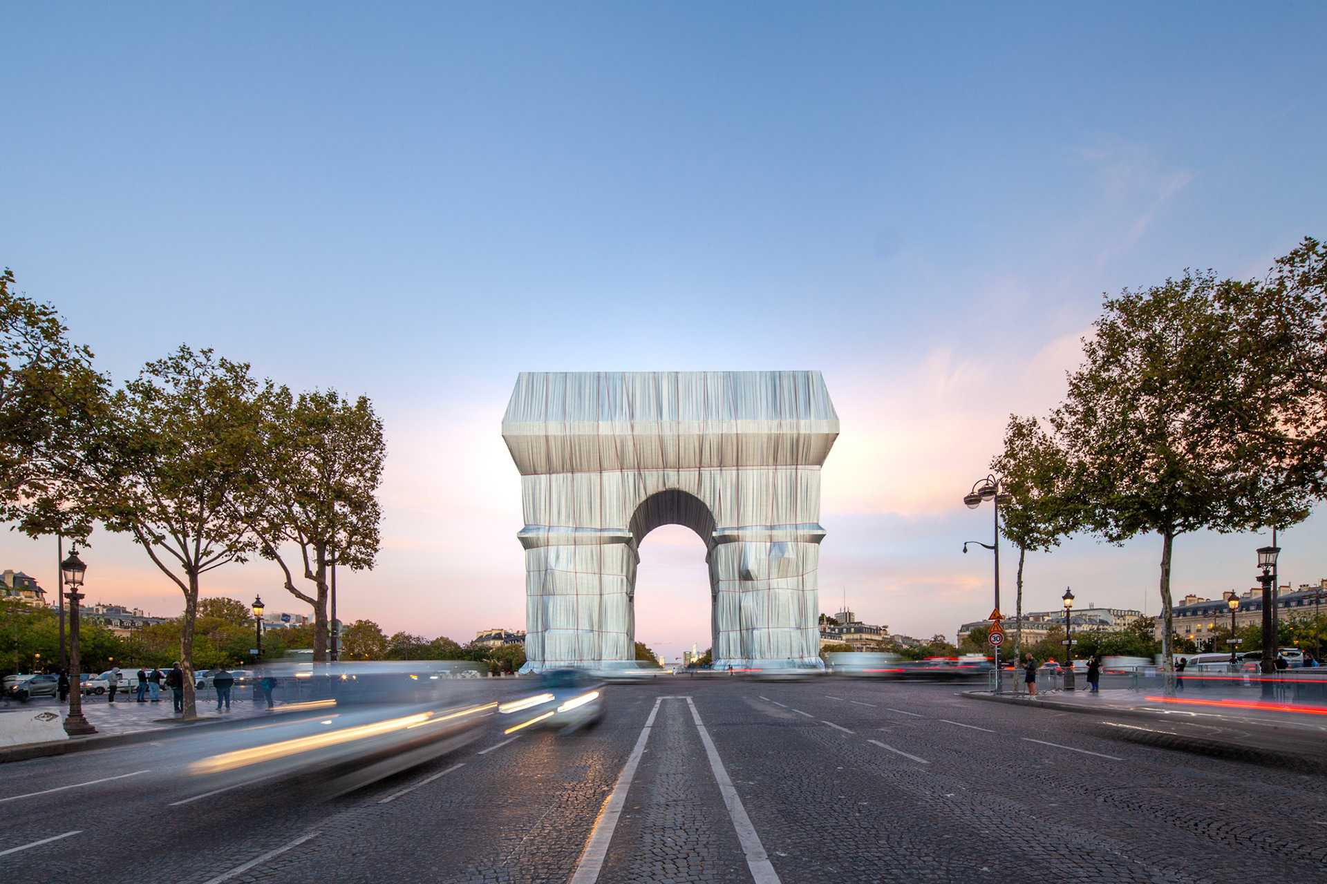 Christo and jeanne-Claude • L’arc de triomphe, wrapped, Paris, 2021