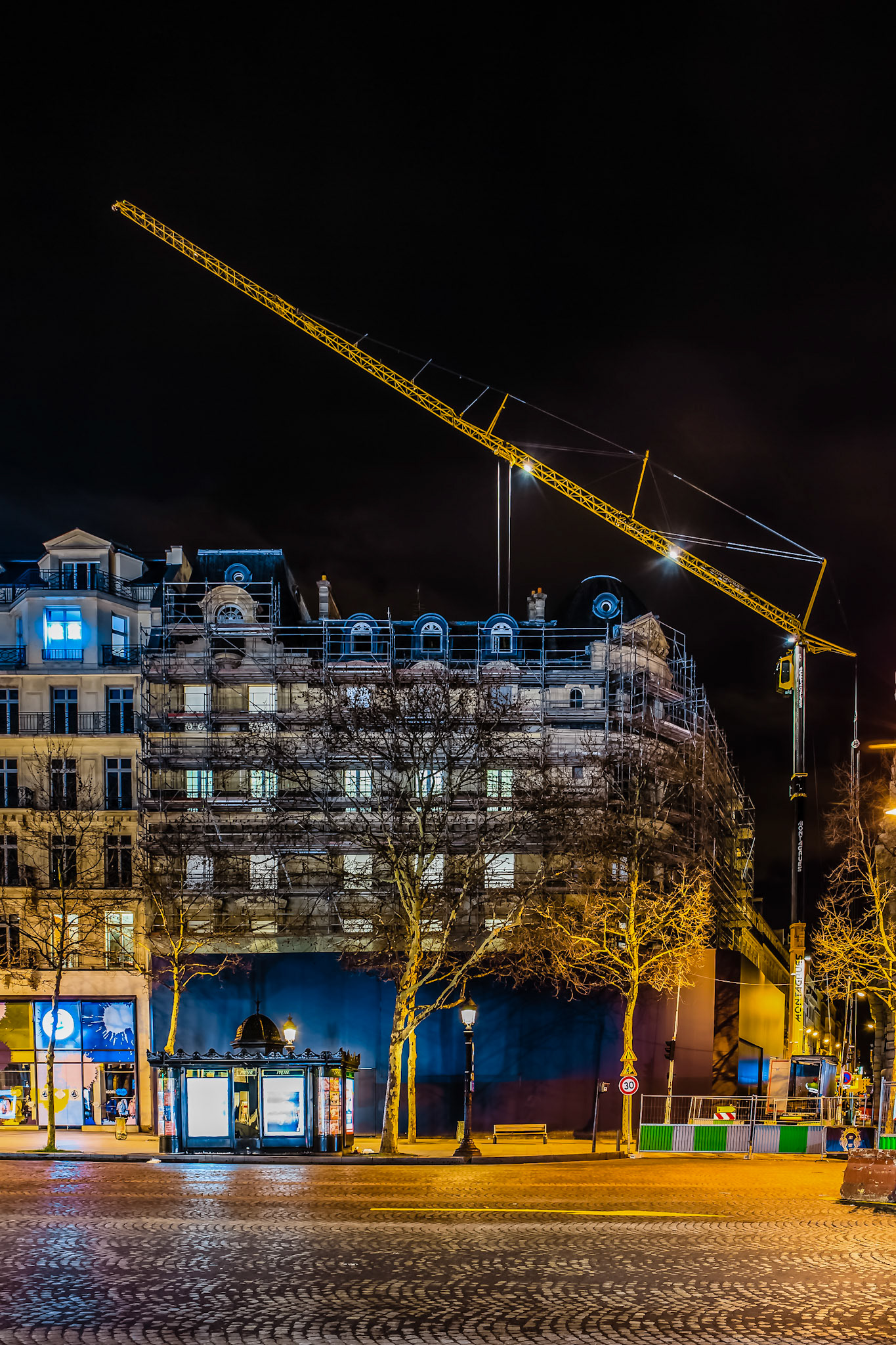 Apple Retail Store Champs Elysées, Paris