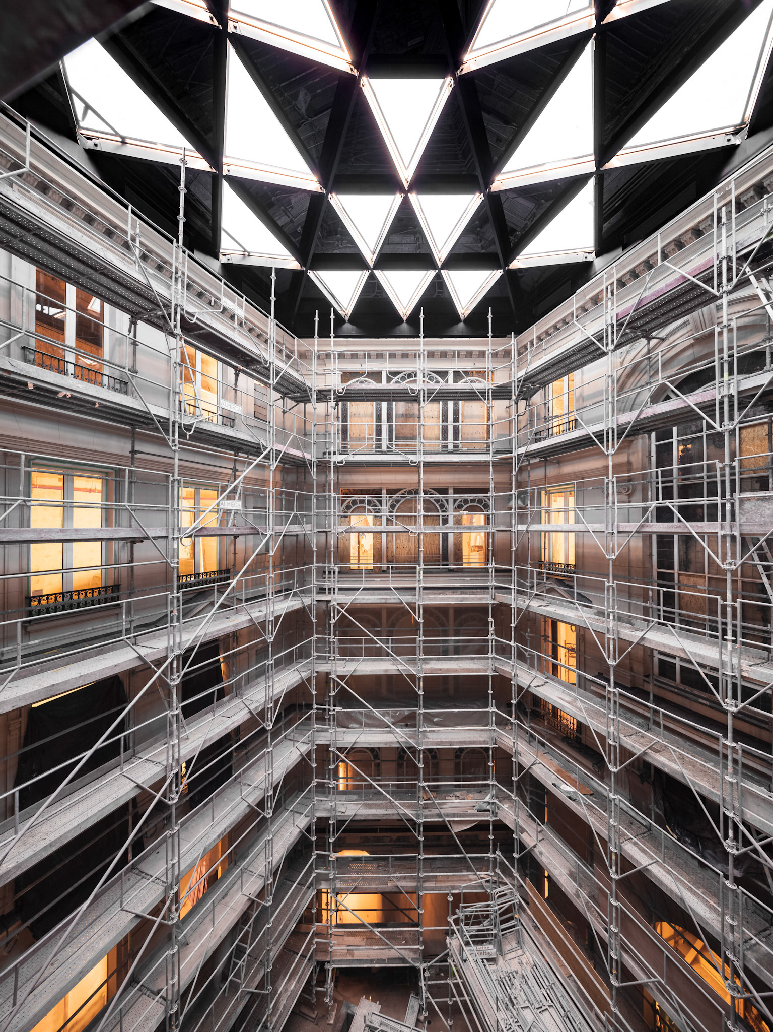 Apple Retail Store Champs Elysées, Paris