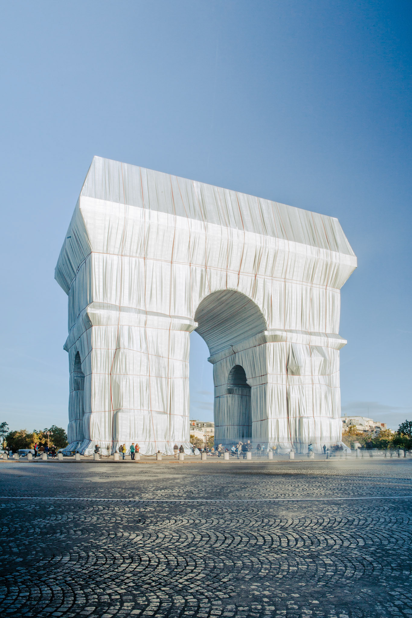 Christo and jeanne-Claude • L’arc de triomphe, wrapped, Paris, 2021