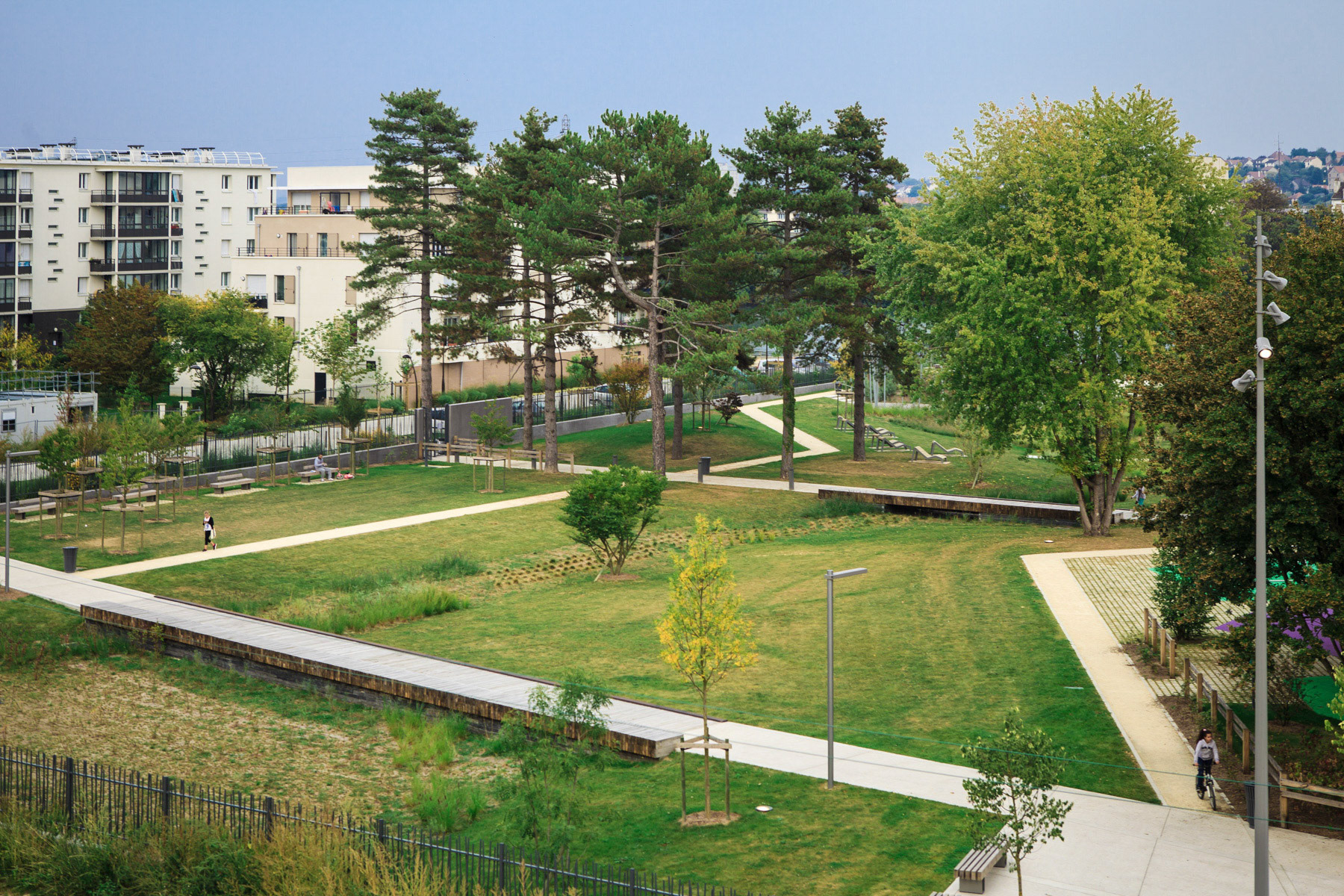 Quartier du Bord de l'Eau, Villeneuve-le-Roi • Florence Mercier Paysagiste
