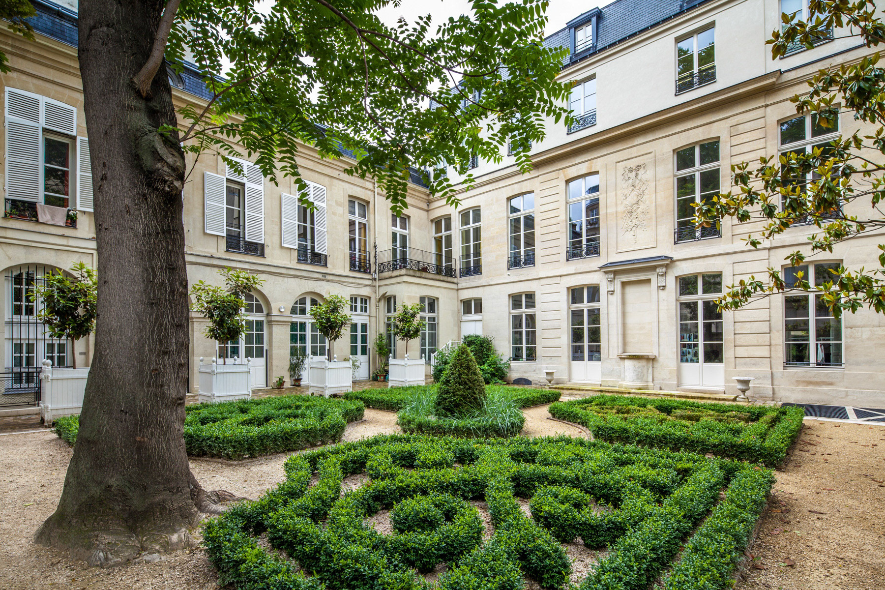 Jardin de l'Hôtel de Sénecterre, Paris • Florence Mercier Paysagiste