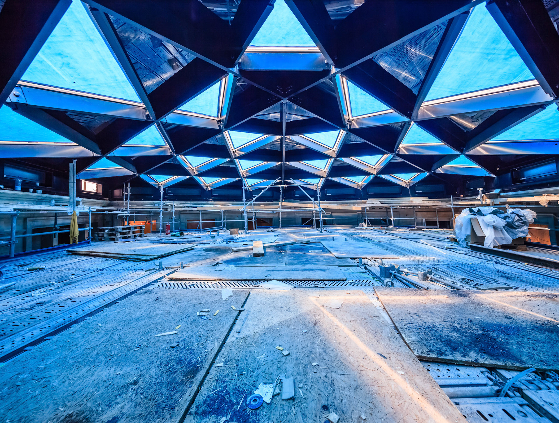 Apple Retail Store Champs Elysées, Paris