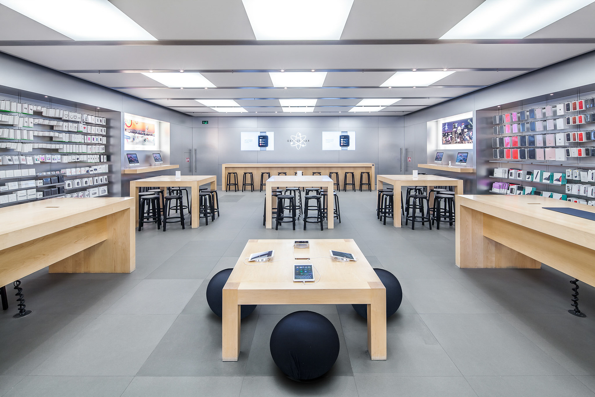 Apple Retail Store CAP 3000, Nice