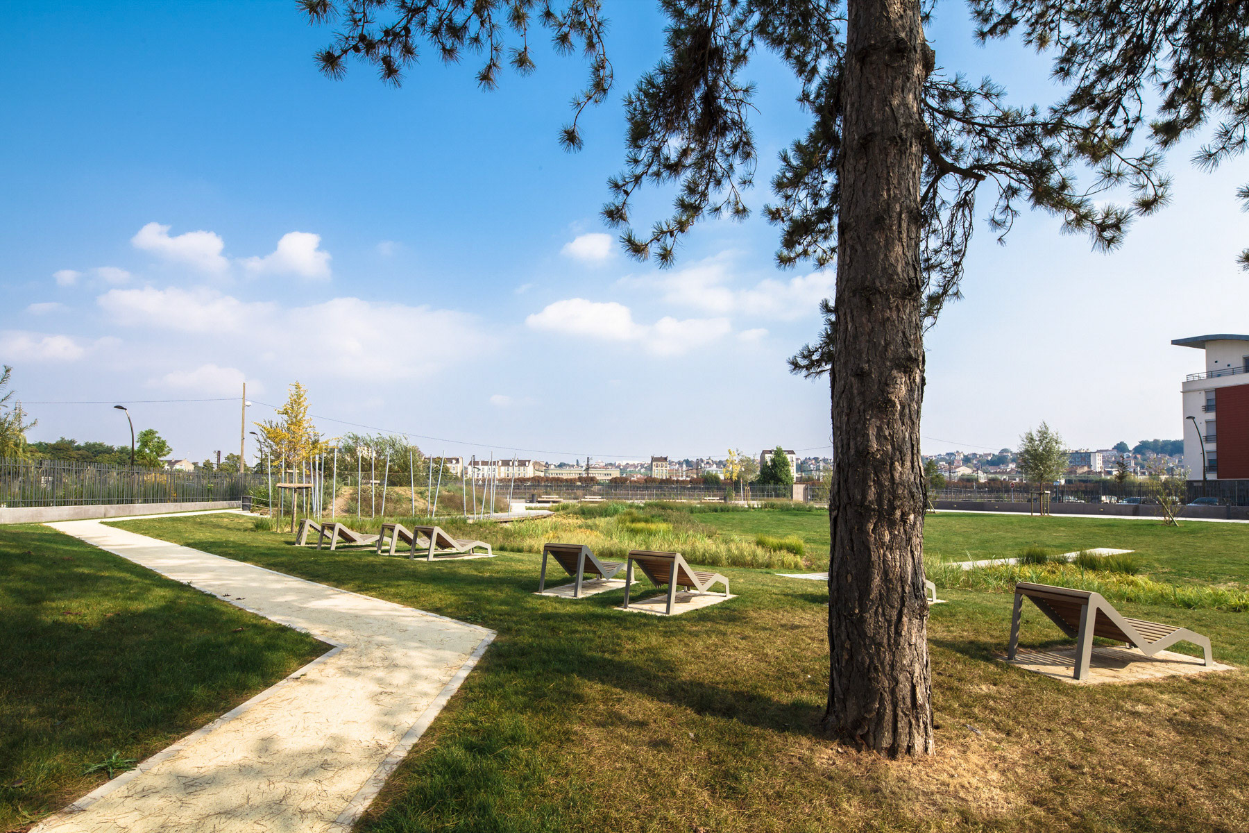 Quartier du Bord de l'Eau, Villeneuve-le-Roi • Florence Mercier Paysagiste