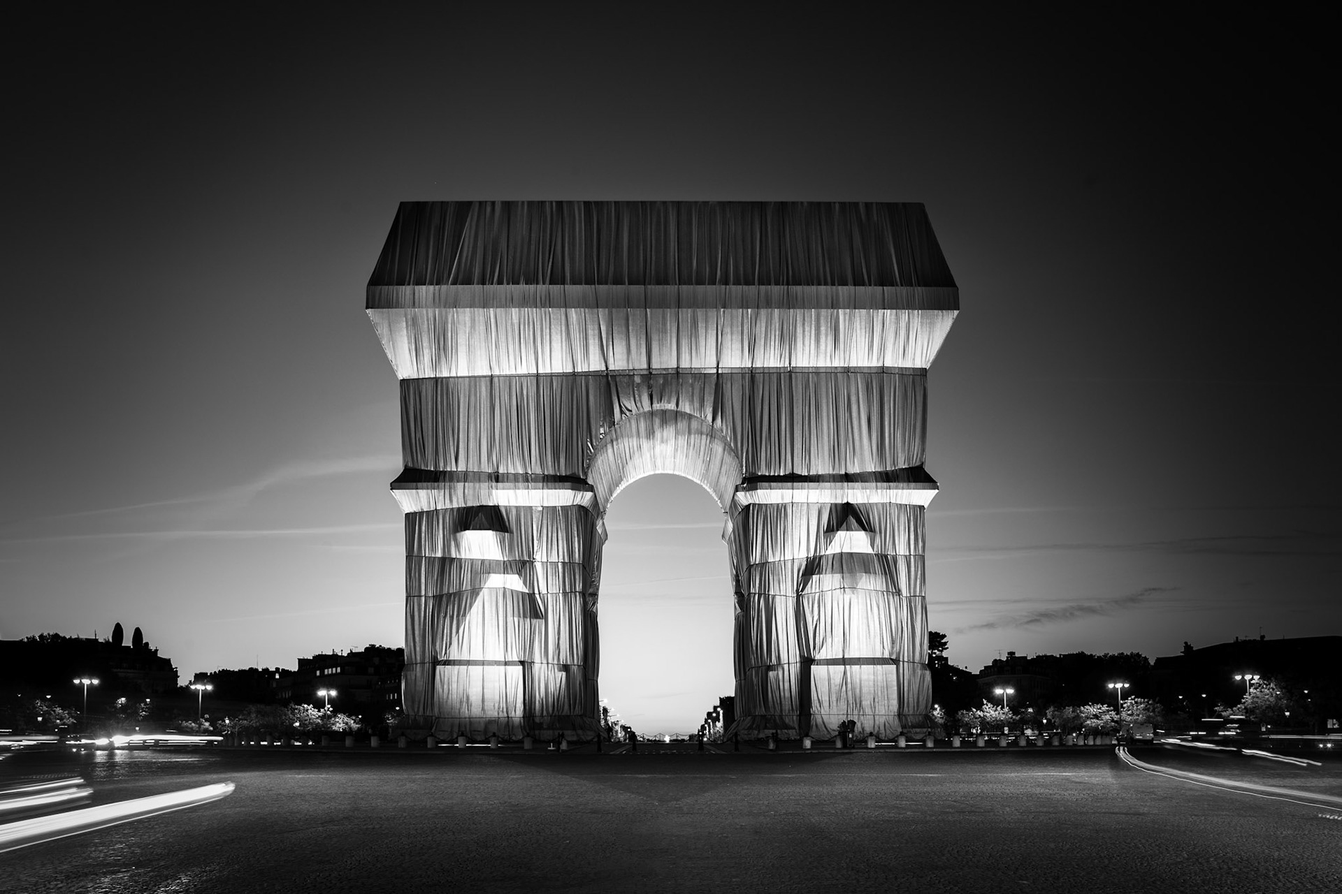 Christo and jeanne-Claude • L’arc de triomphe, wrapped, Paris, 2021