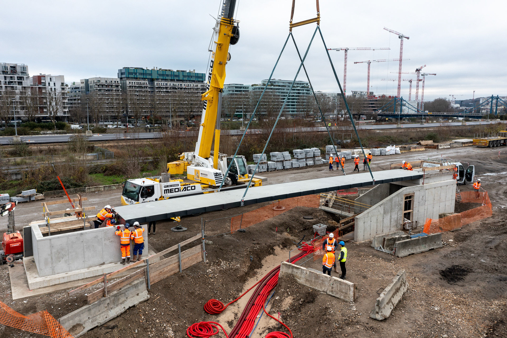 Pose des passerelles - Jardin de l'Ile Seguin, Boulogne-Billancourt