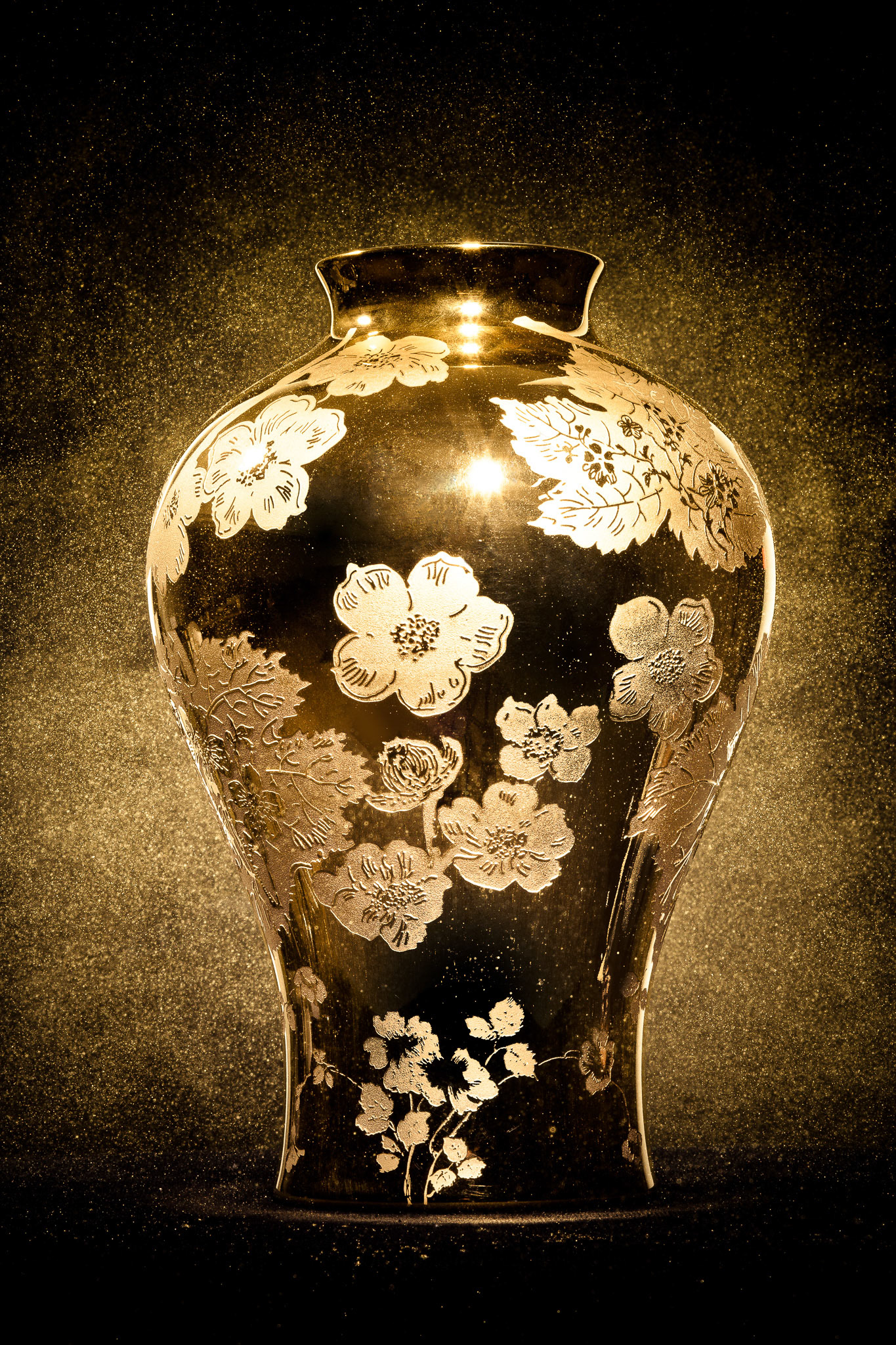 Haviland • Dammouse vase in porcelain and sandblasted gold