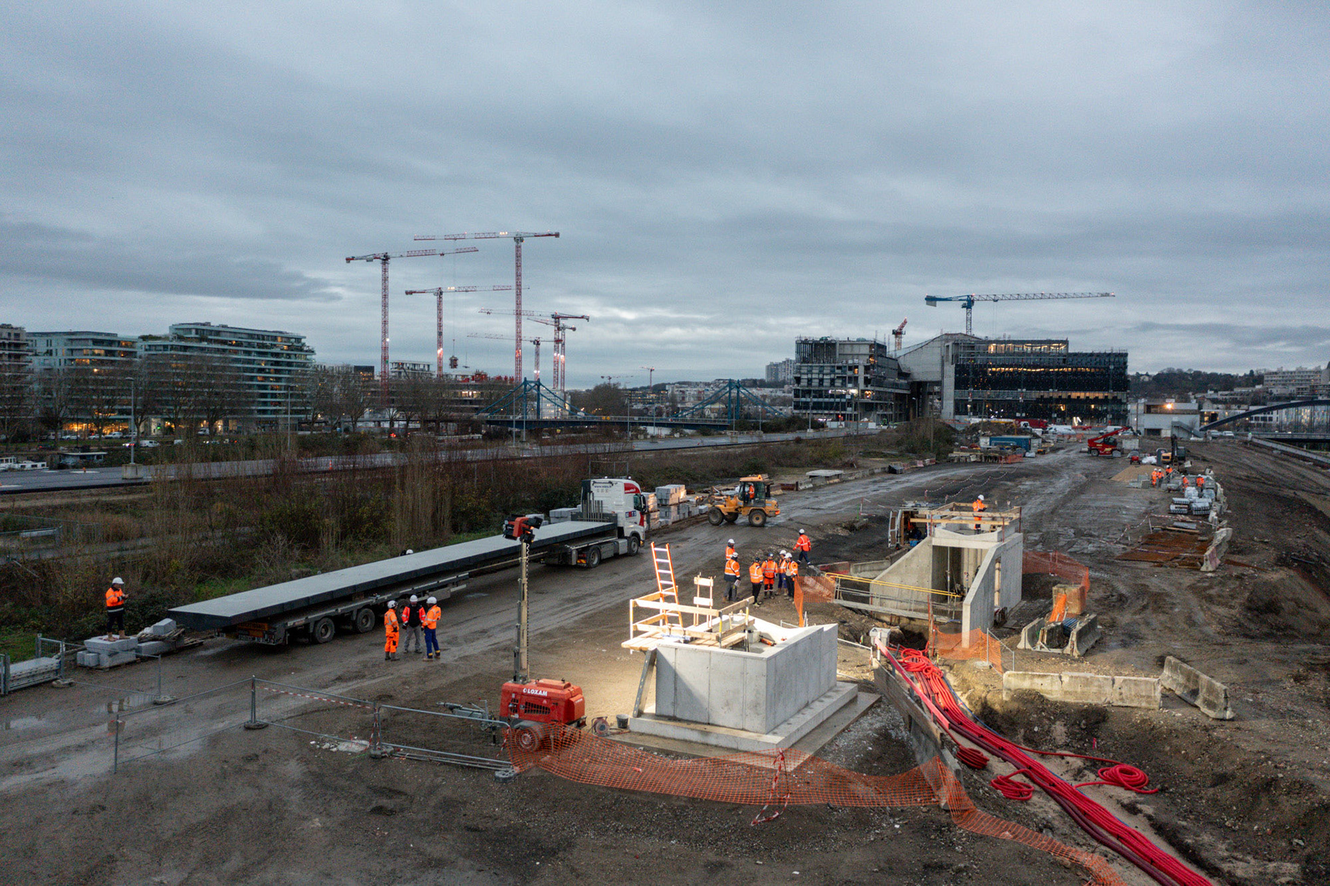 Pose des passerelles - Jardin de l'Ile Seguin, Boulogne-Billancourt