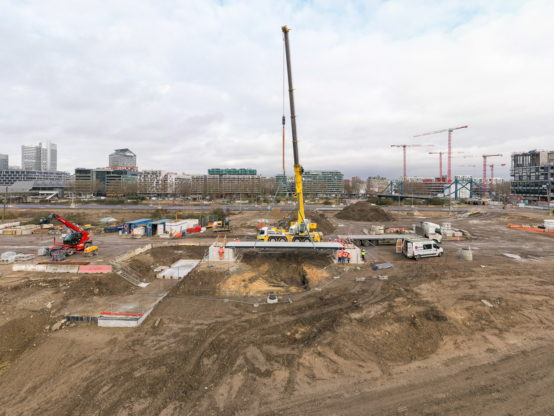 Pose des passerelles - Jardin de l'Ile Seguin, Boulogne-Billancourt