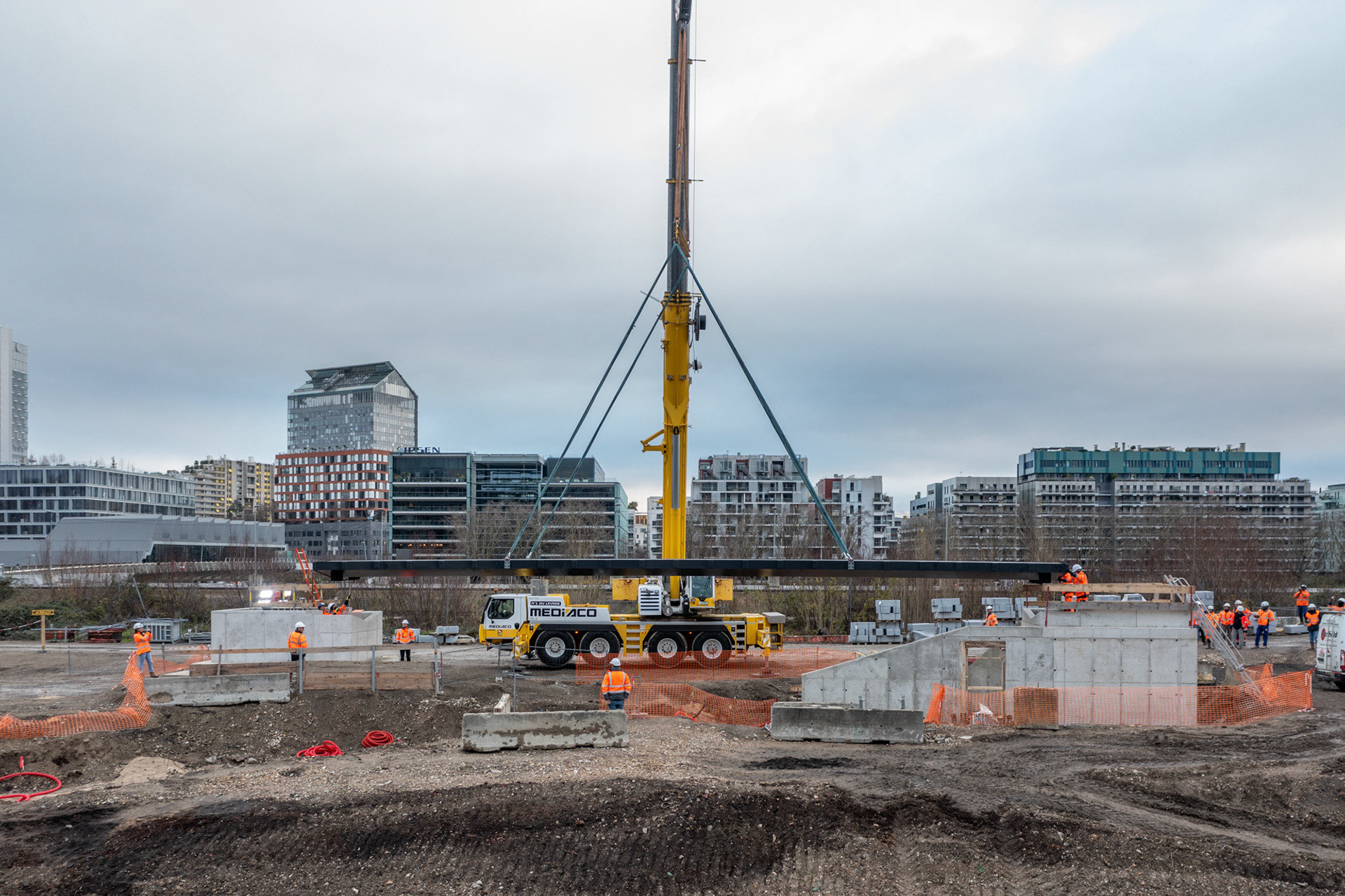 Pose des passerelles - Jardin de l'Ile Seguin, Boulogne-Billancourt