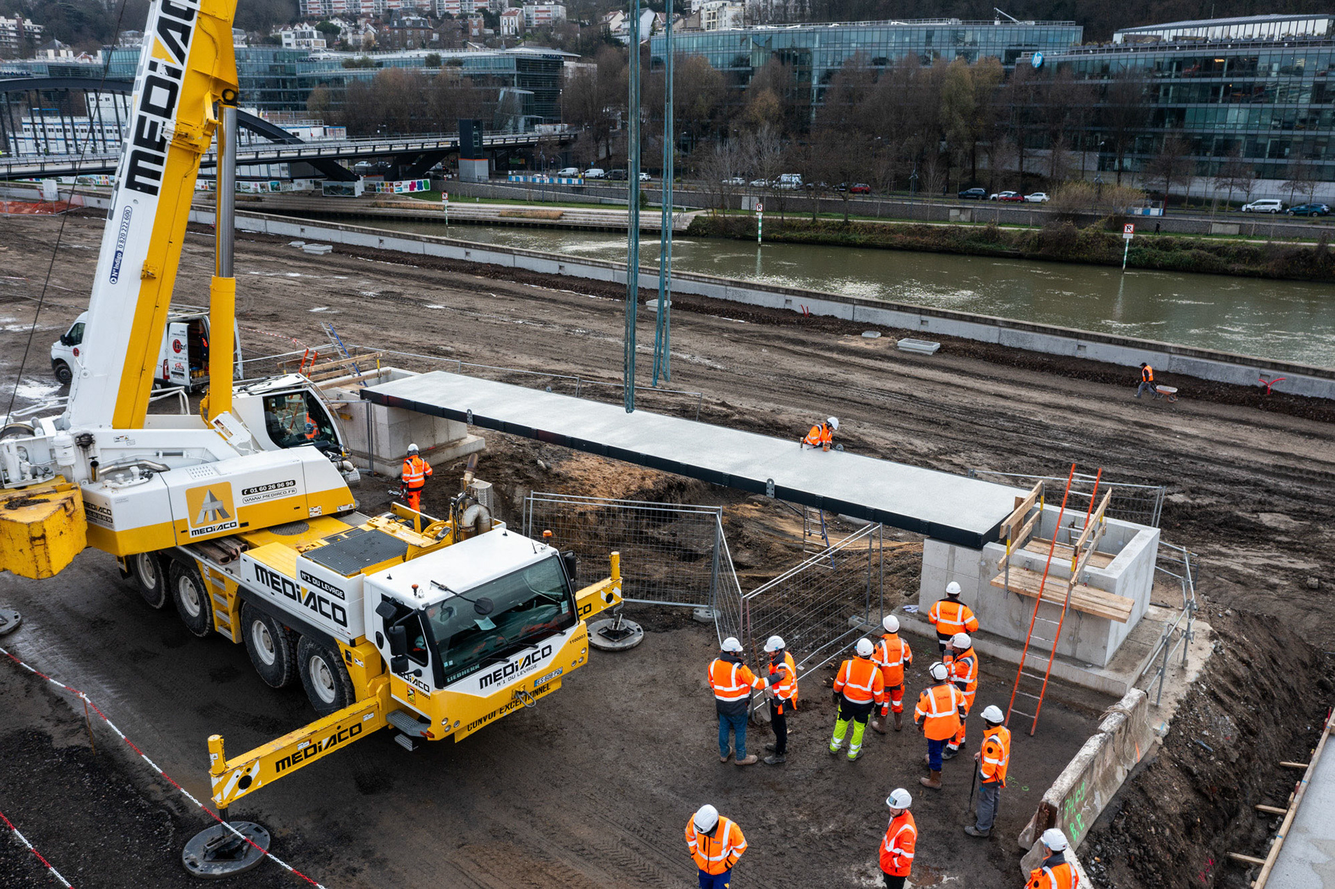 Pose des passerelles - Jardin de l'Ile Seguin, Boulogne-Billancourt