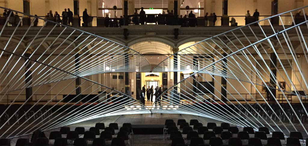 Hans Peter Kuhn ÜBERGANG / TRANSITION 2017 Aluminium, Stahl, Lautsprecher, Audio-Elektronik, LED ca. 20 x 30 m