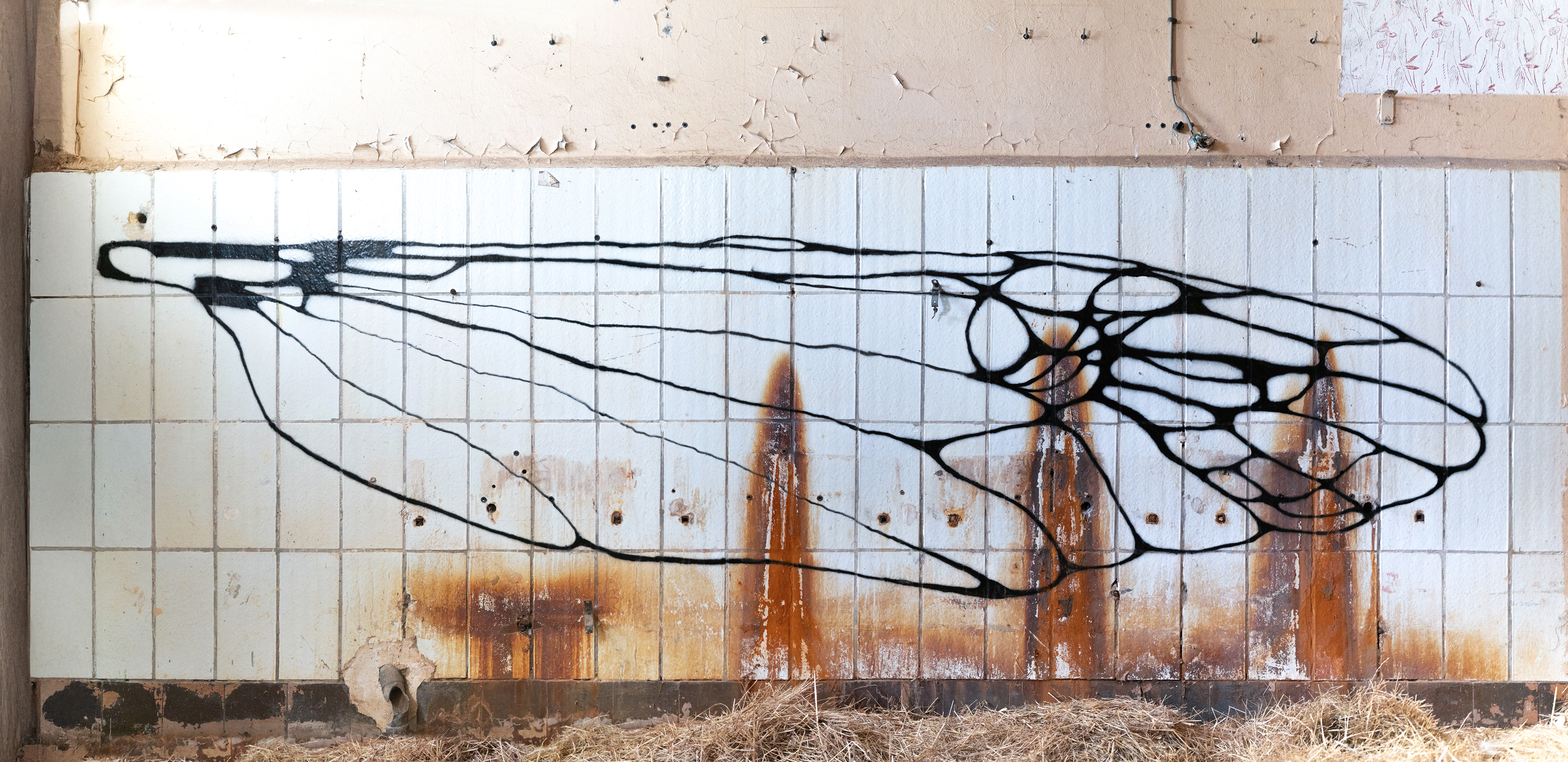 fragility/ airbrush on tiles/ gießhof/ 2 x 0.5 m/ 2024 