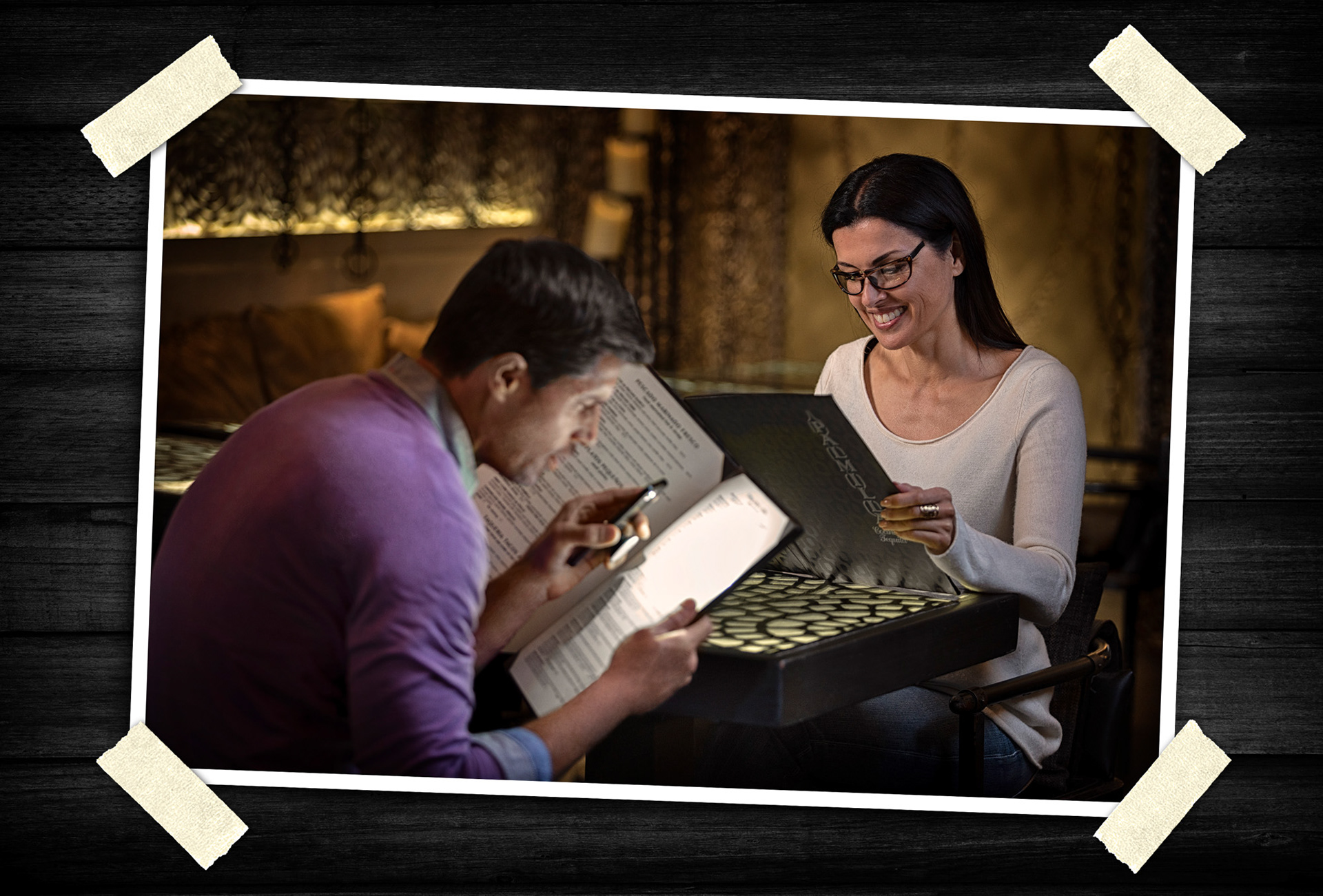 Lifestyle advertising photography illustrating modern consumer behavior through real-world interaction and storytelling.