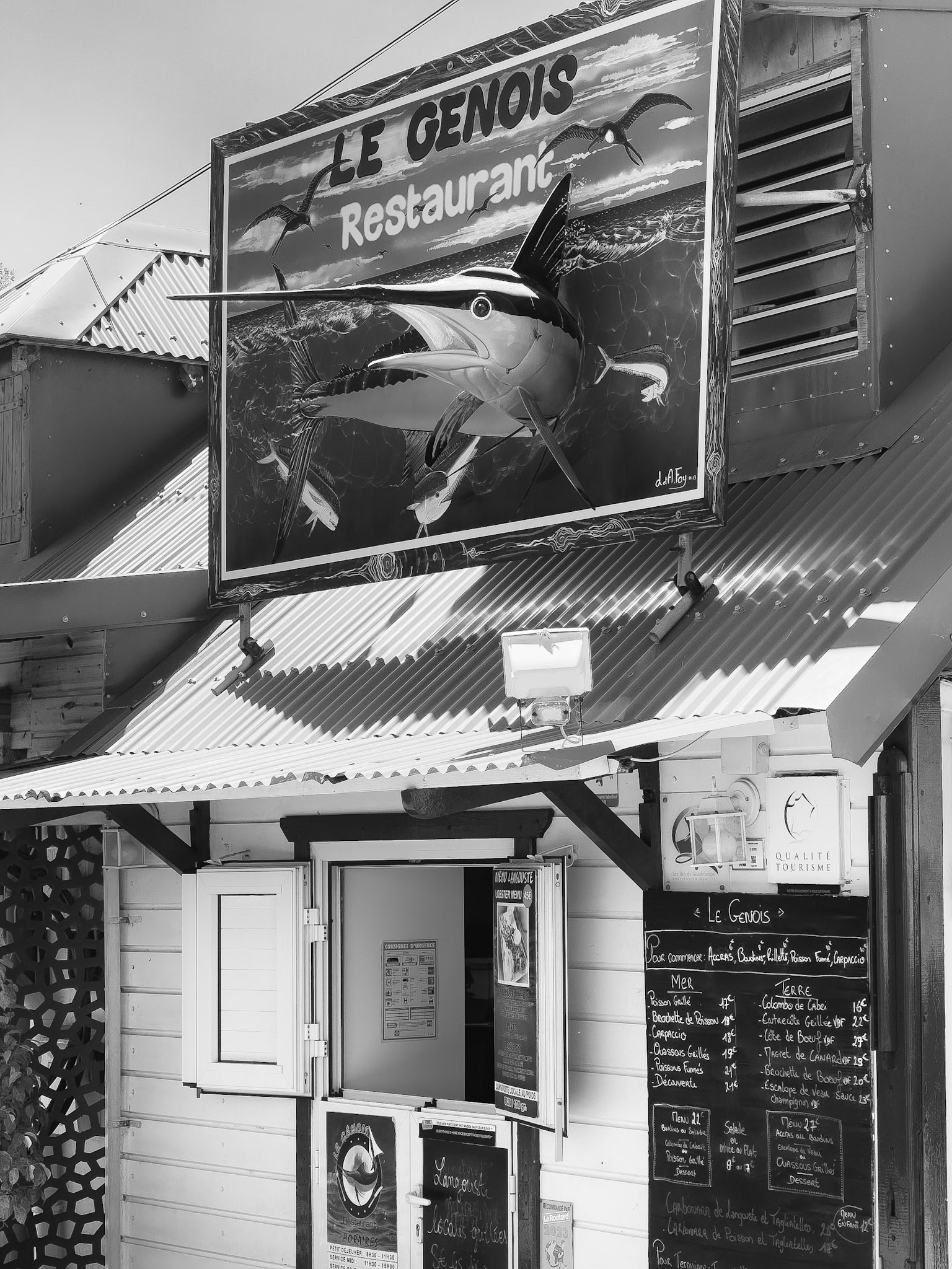 exploring Terres-des-Hautes - surely wish I could have caught that one!