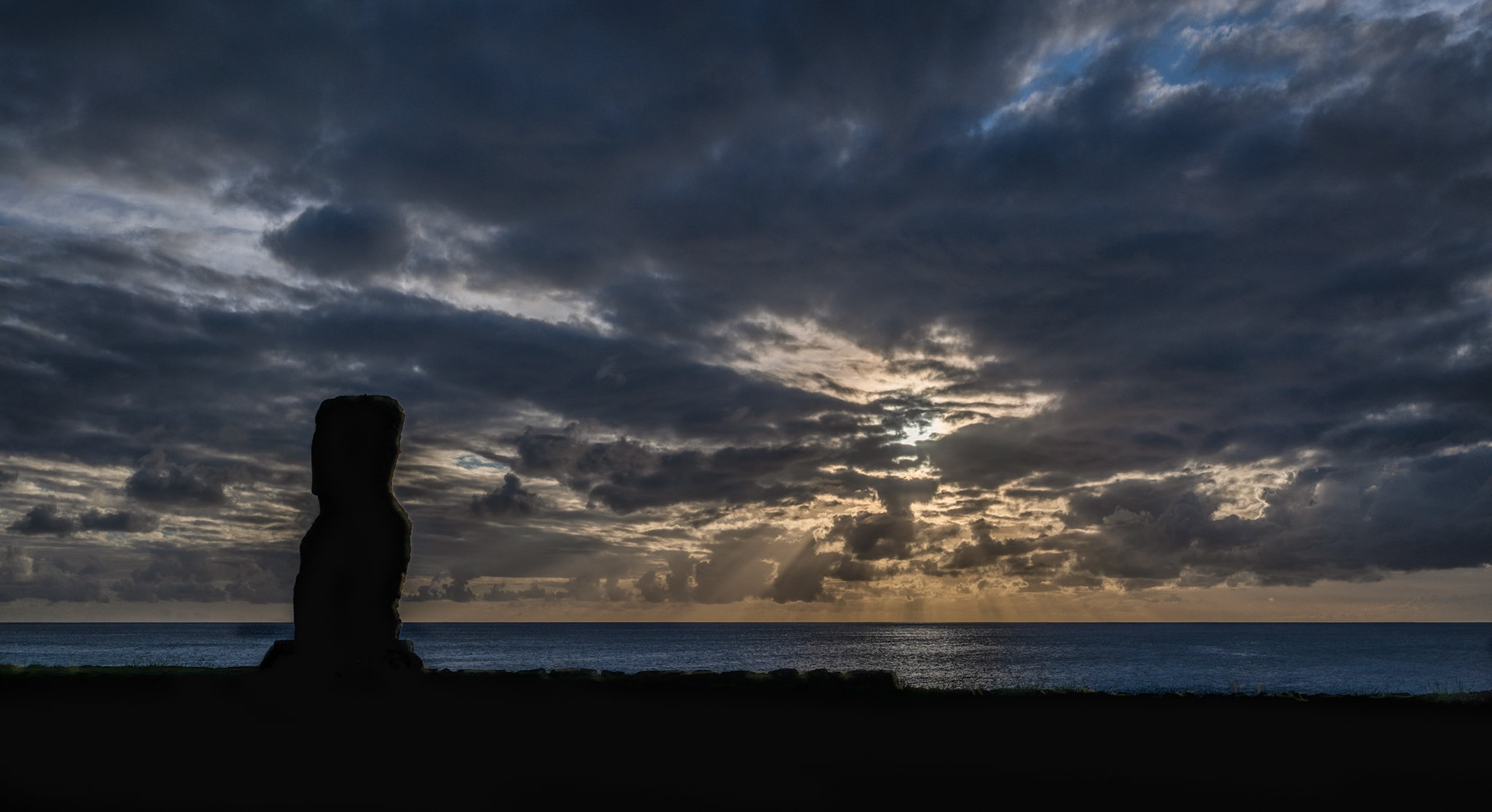 Goodnight Moai or moʻai ...First night on Rapa Nui
