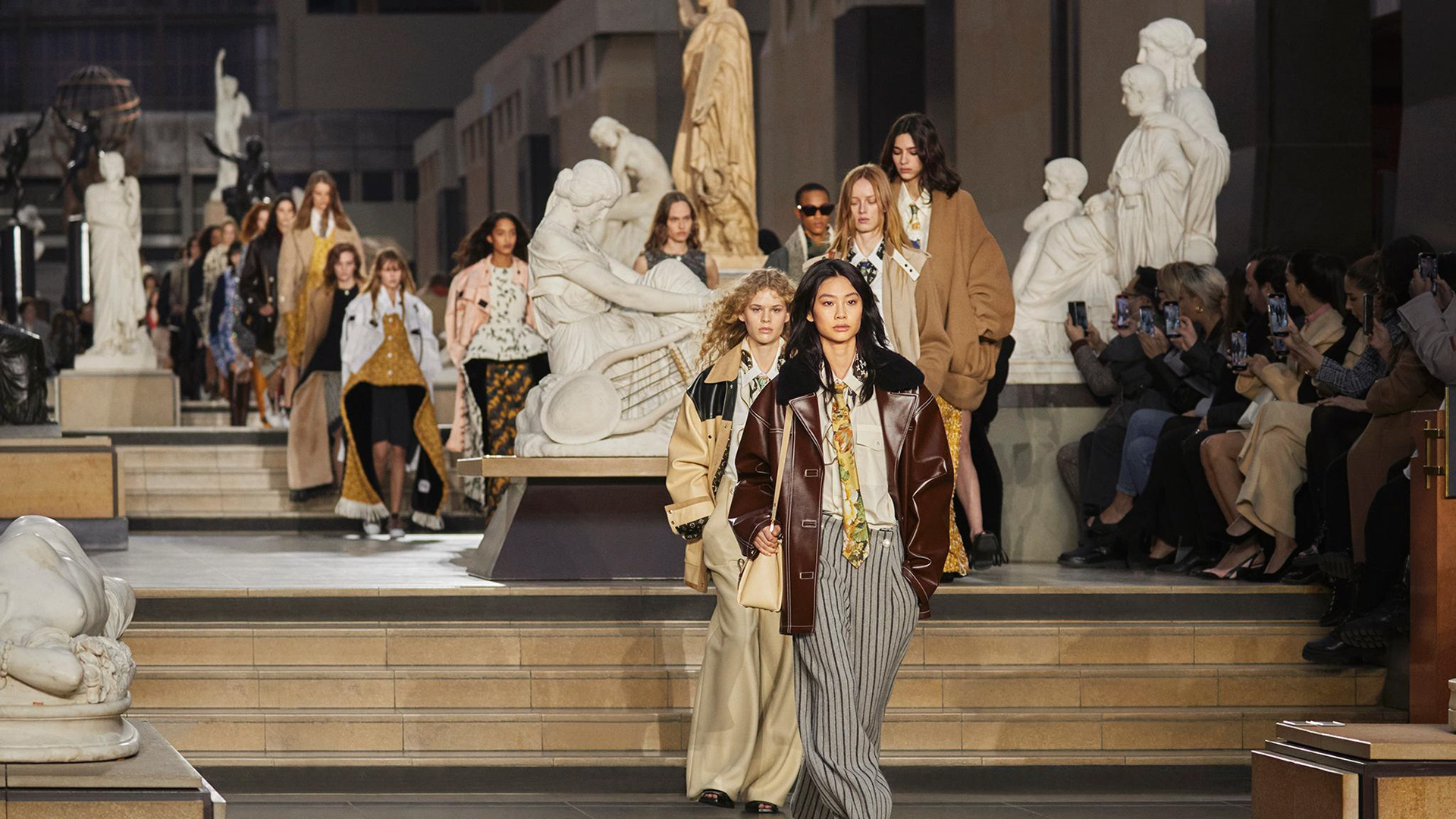 Technicienne caméra / Captation du défilé Louis Vuitton Femmes FW 2022