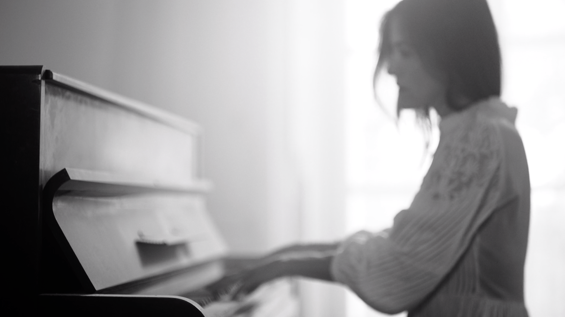 1e assistante caméra (pointeuse) / Clip de KEREN ANN, Sous l'eau, réalisé par Keren Ann, 2019.