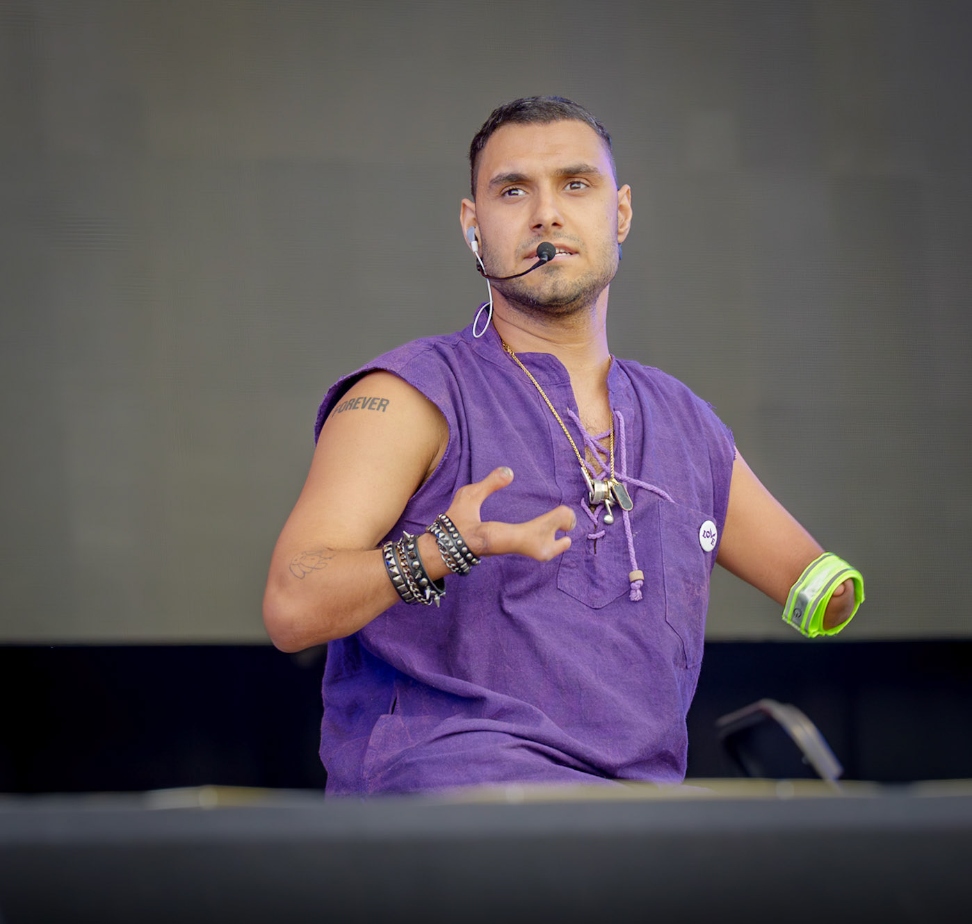 Emmanuel Kelly on stage at the Isle of Wight Festival 2025