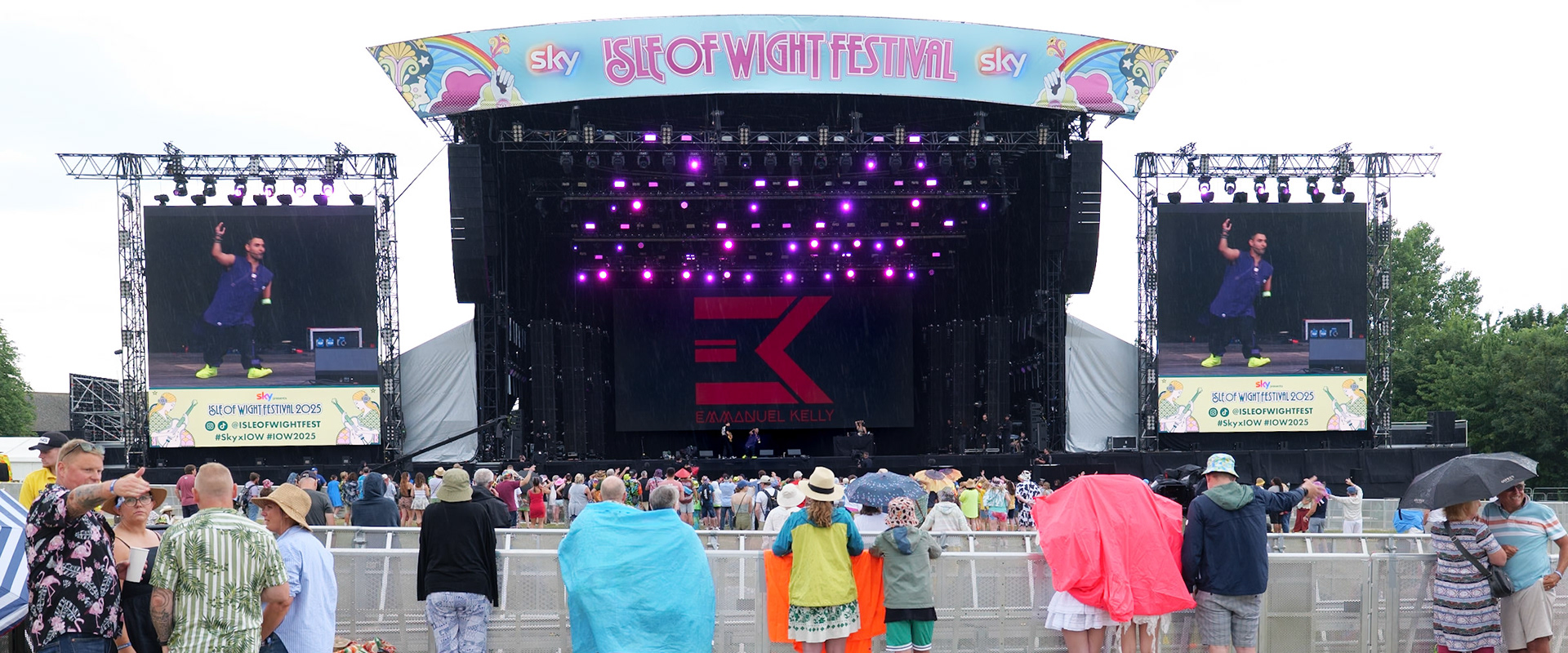 Emmanuel Kelly on stage at the Isle of Wight Festival 2025