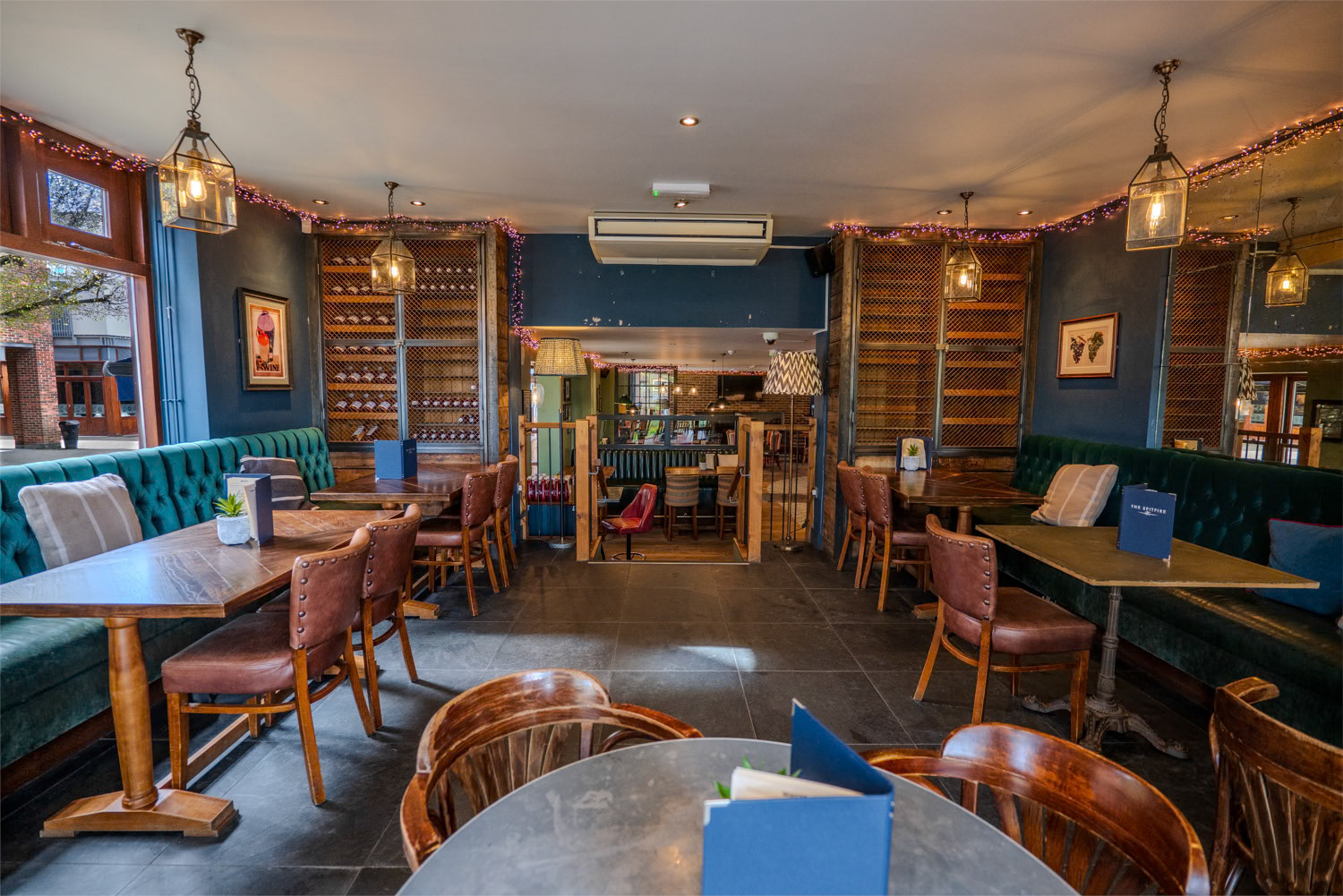 Interior - The Spitfire in Kings Hill