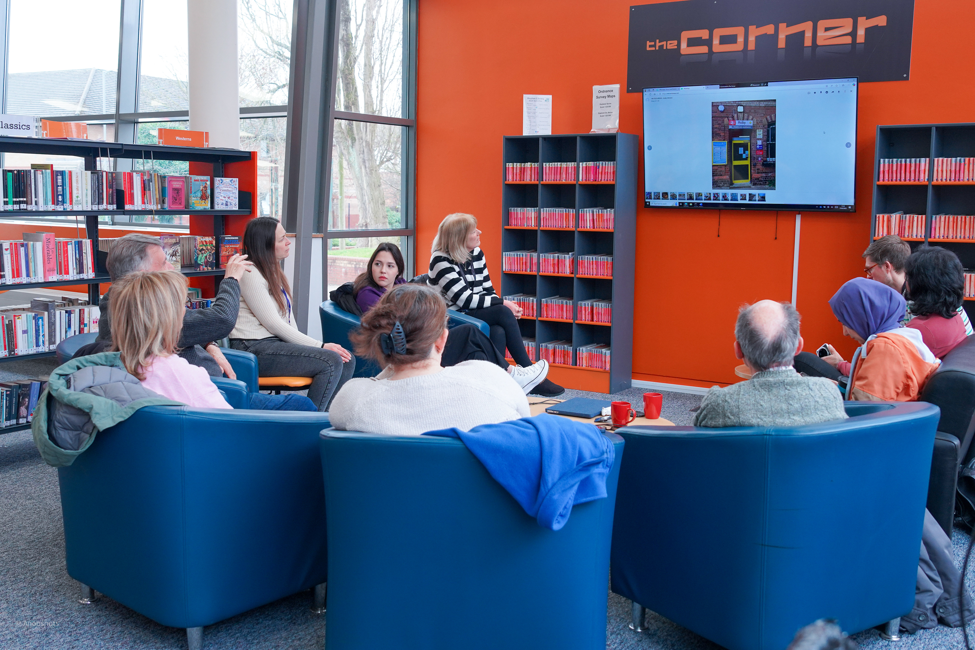 Session 6: Reviewing participants’ photos and discussing their photographic practice.