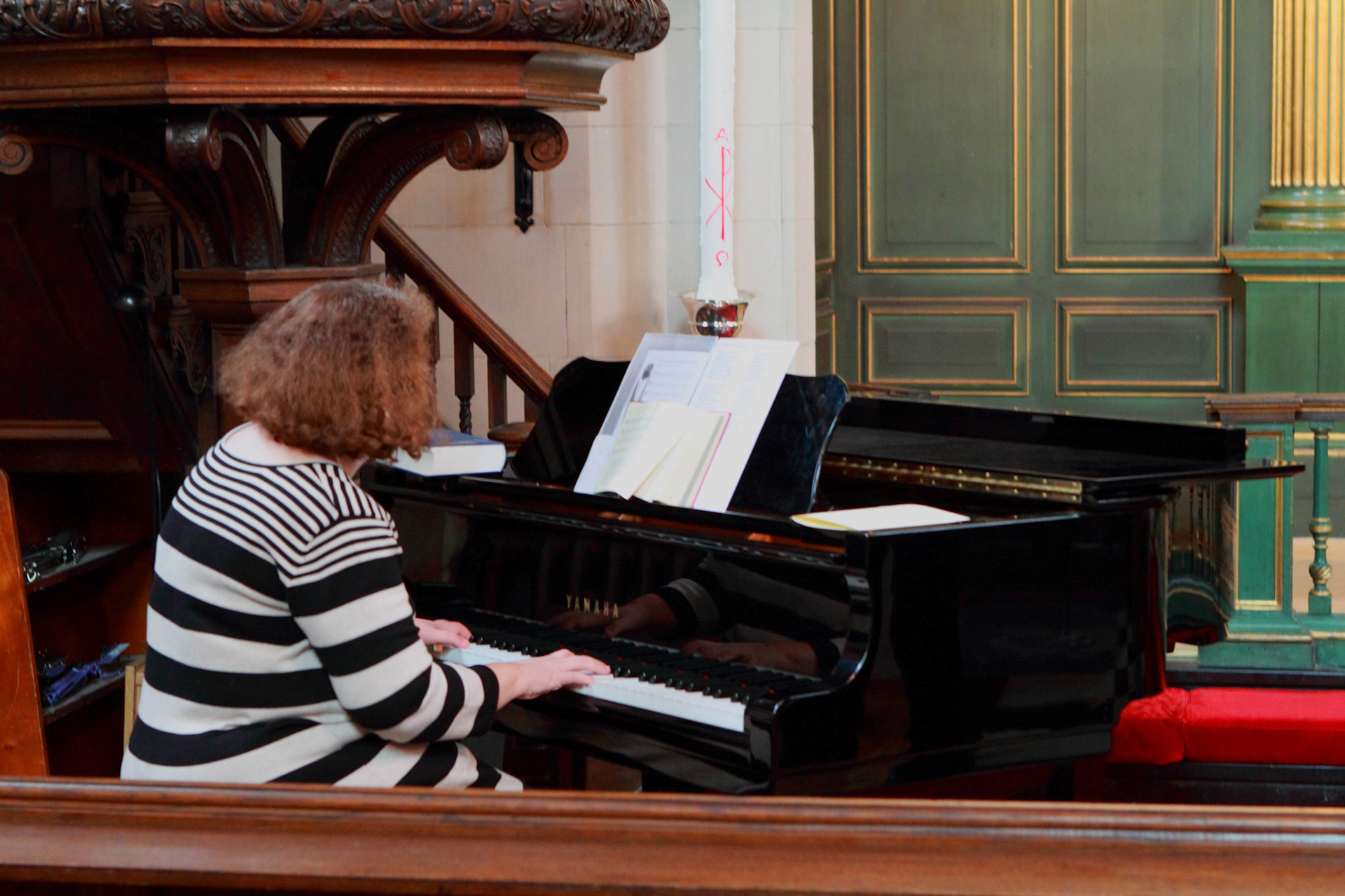 Pianist at Rubans Blessing