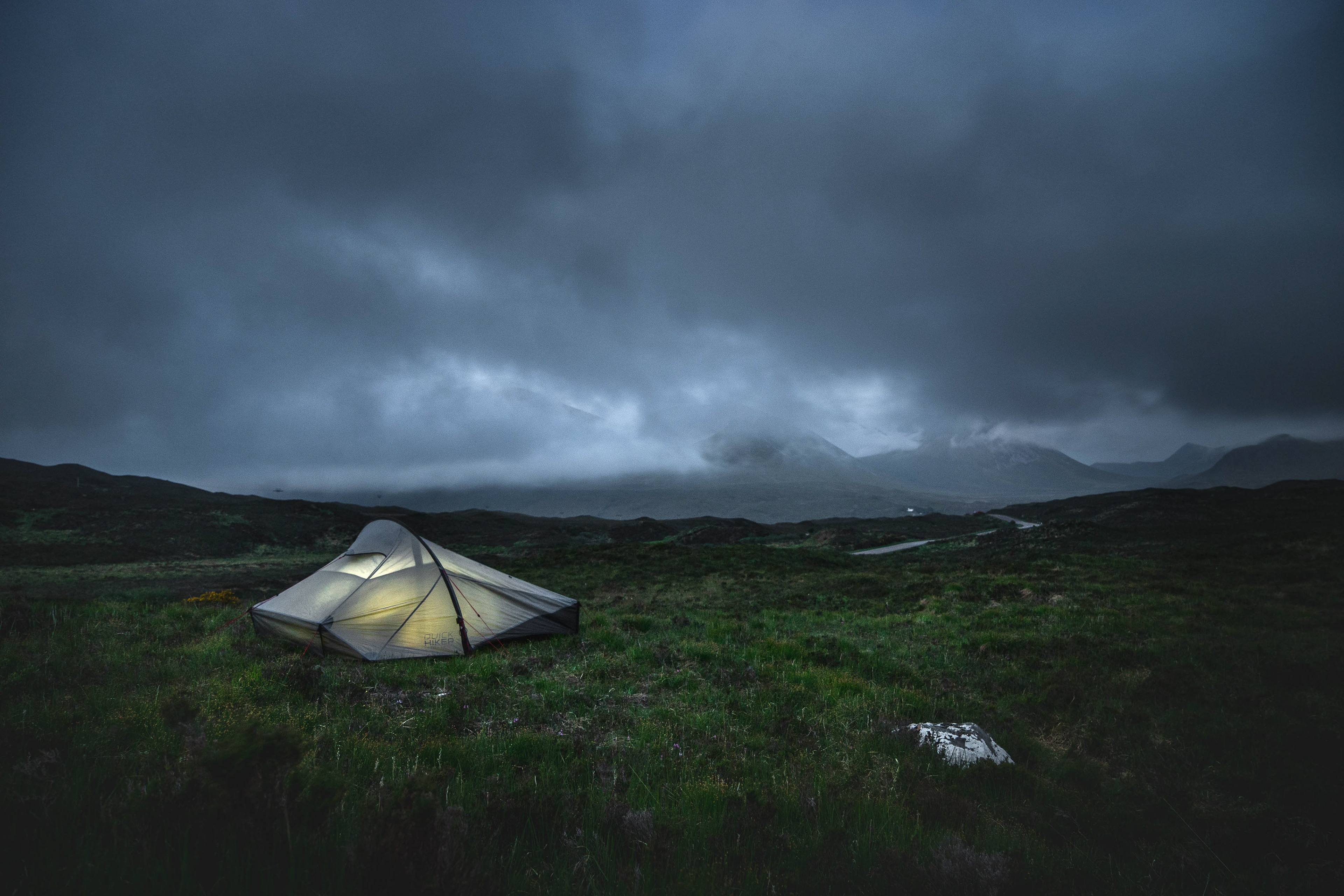 schottland, scotland, reisen, abenteuer, produktwerbung, travel, adventure, hiking, wandern, outdoors, zelt, tent, nachts, himmel, sky, night, highlands, isle of skye, übernachten, draussen