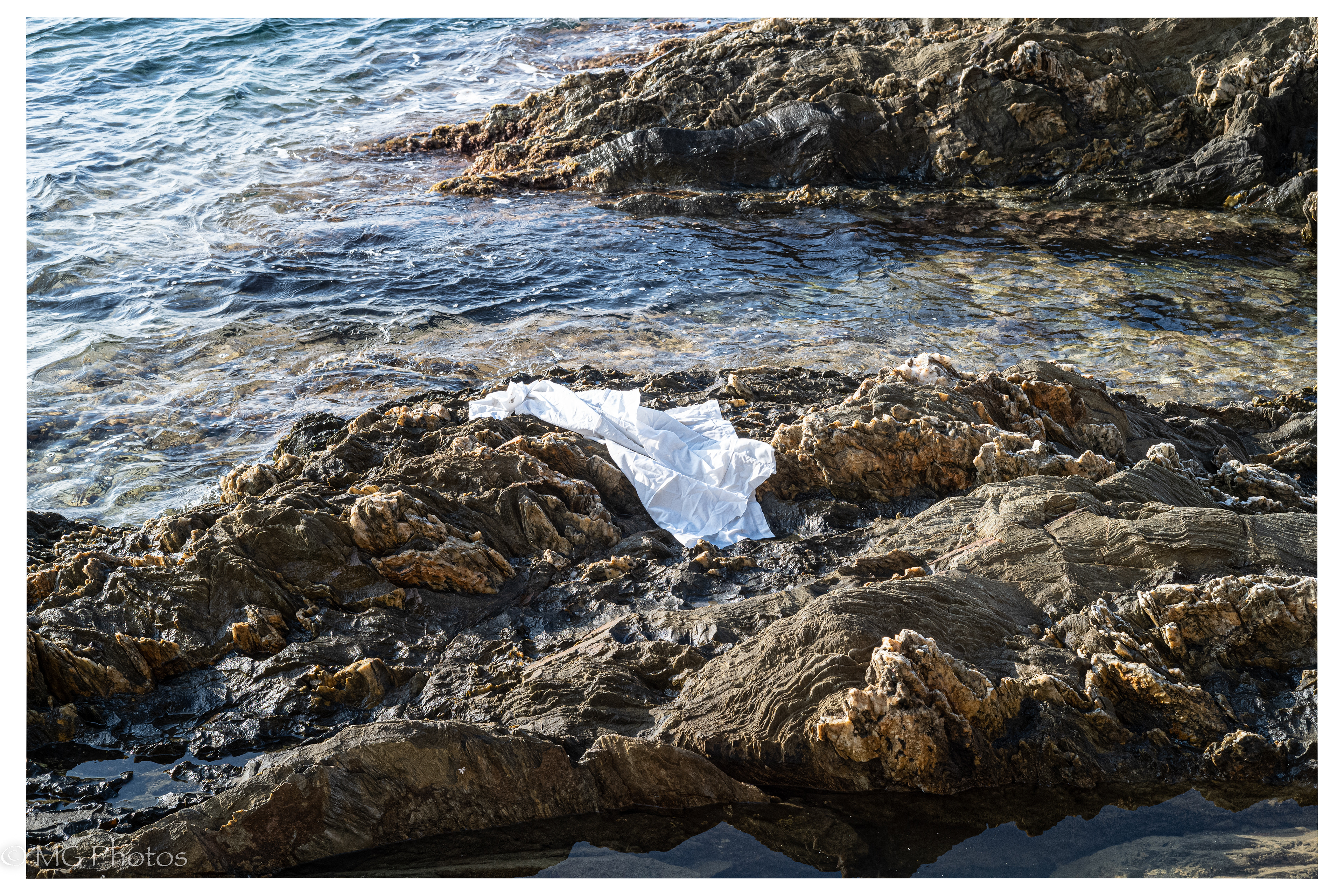 white flag (LEICA M10, Giens)