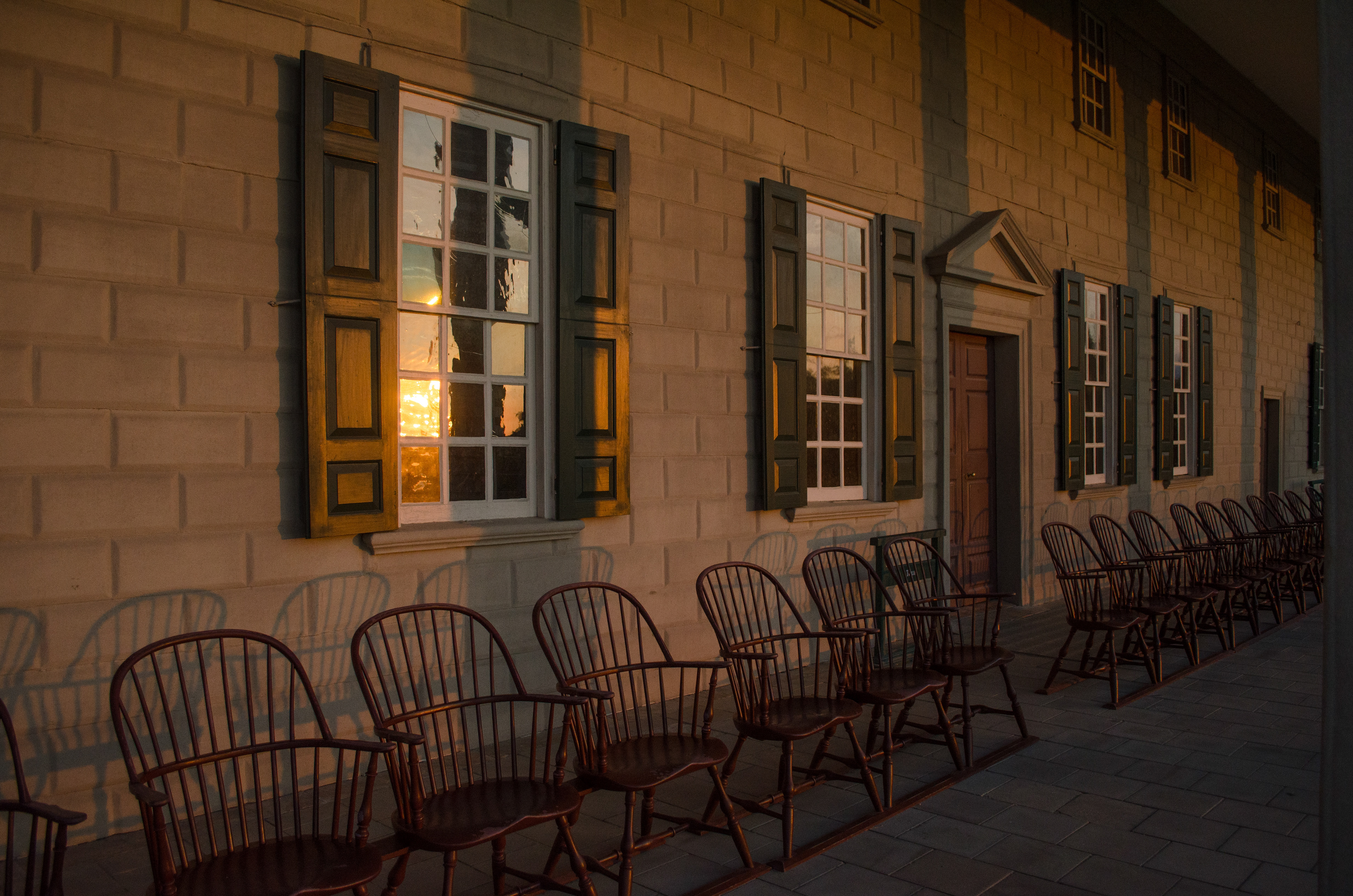 The first rays of dawn wash over the Potomac River and bathe the front porch of Mt Vernon in soft light.