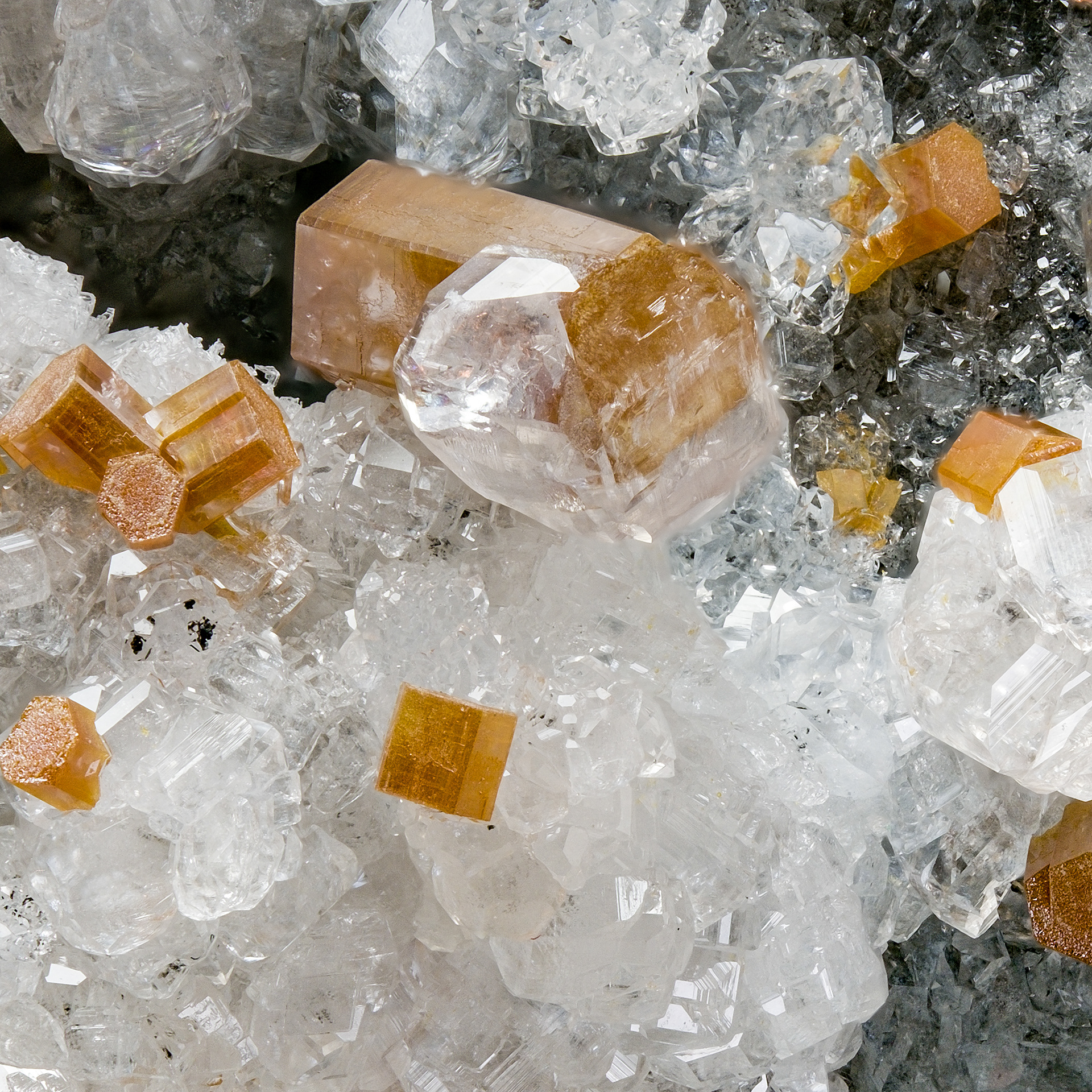 Vanadinite, Calcite - San Carlos, Mexico