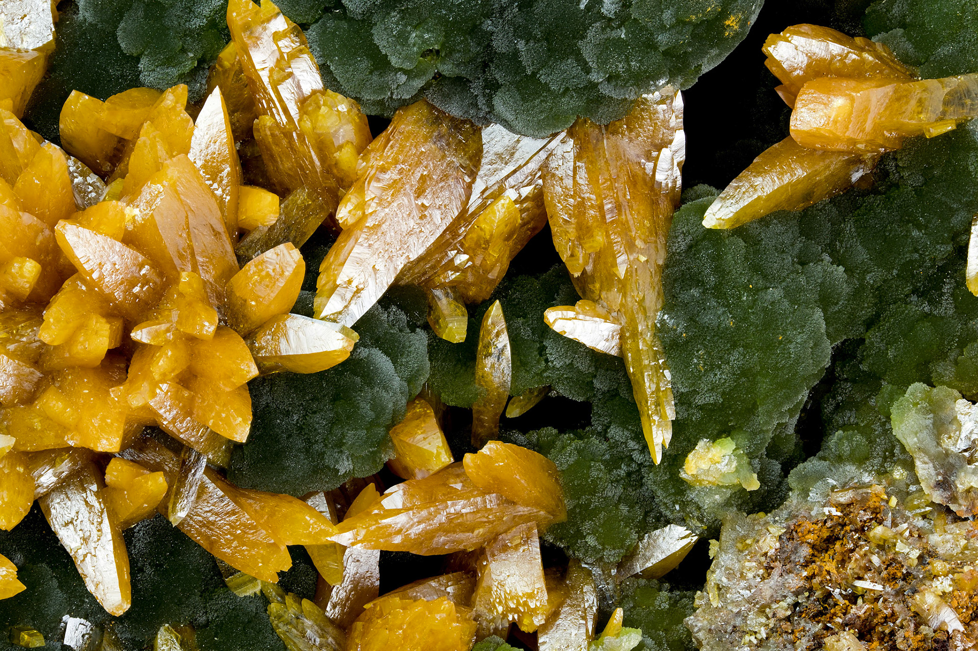 Wulfenite, Mimetite - Ojuela Mine, Mexico