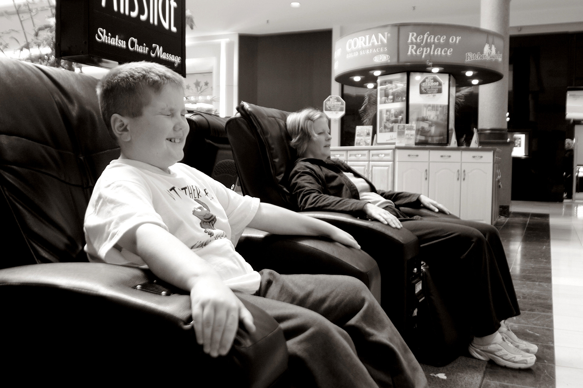 Drew and Jill at the mall