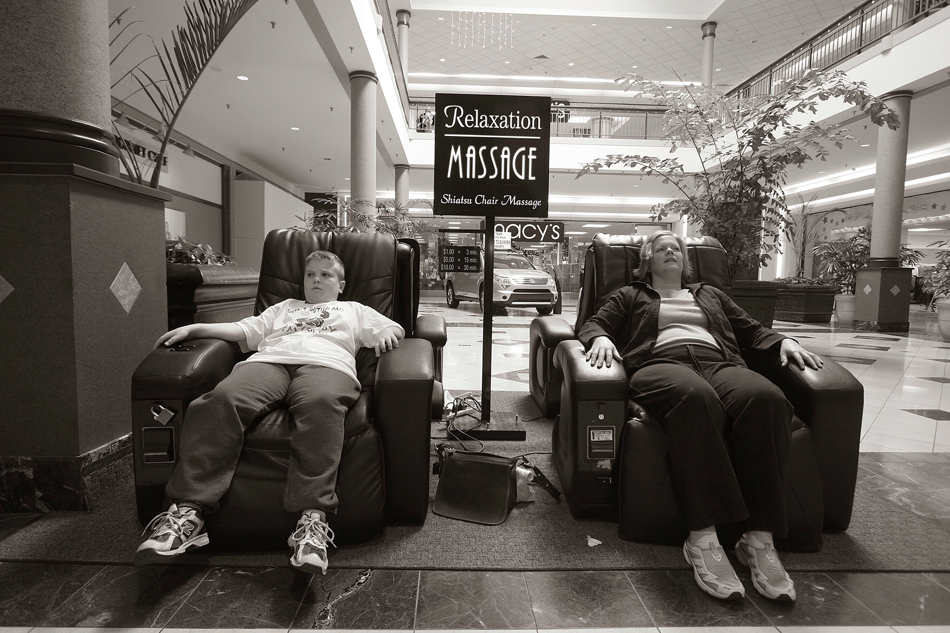 Drew and Jill at the mall