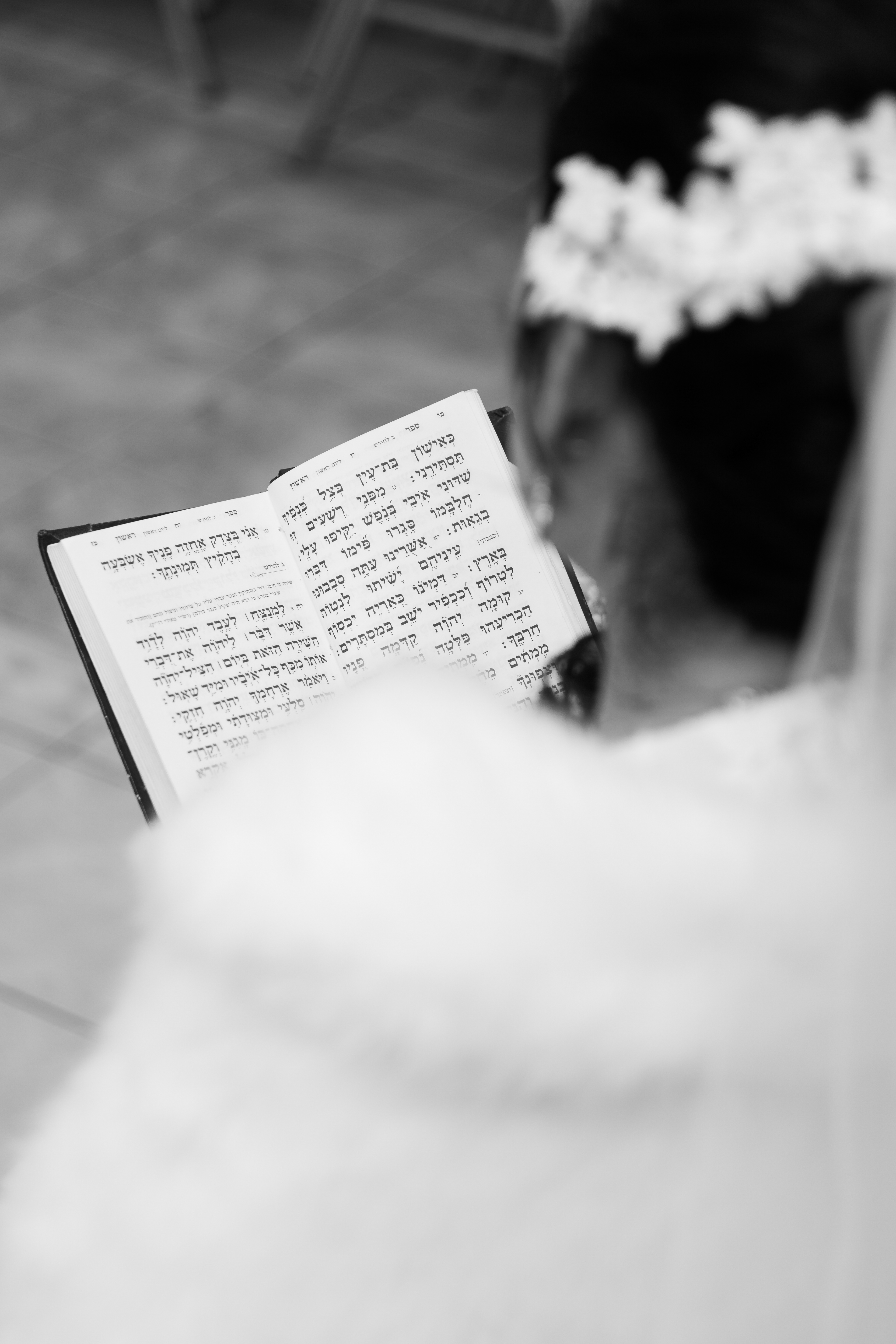 Kallah davening before wedding