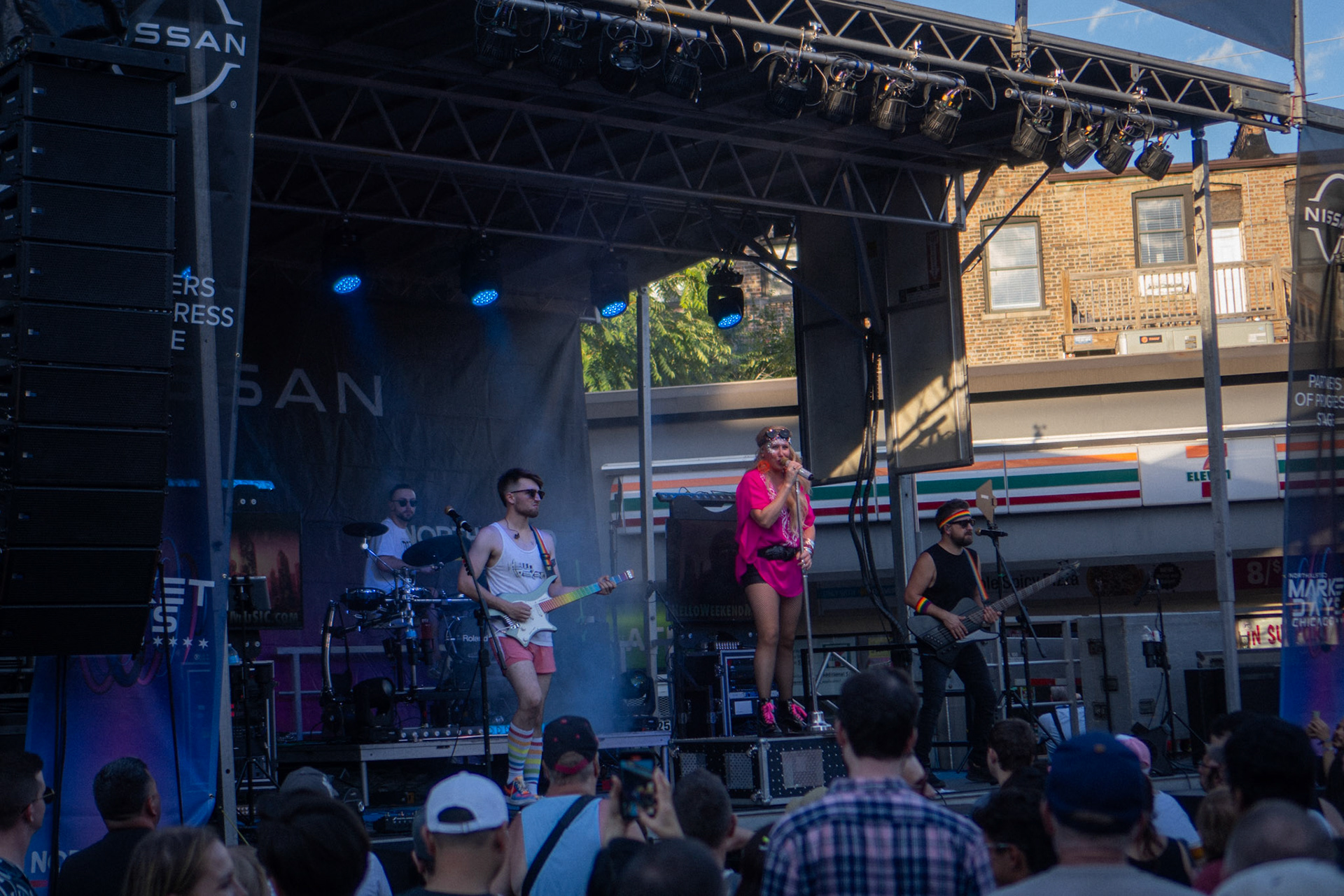 some of the must fun you'll have in Chicago is in the parking lot of this 7/11