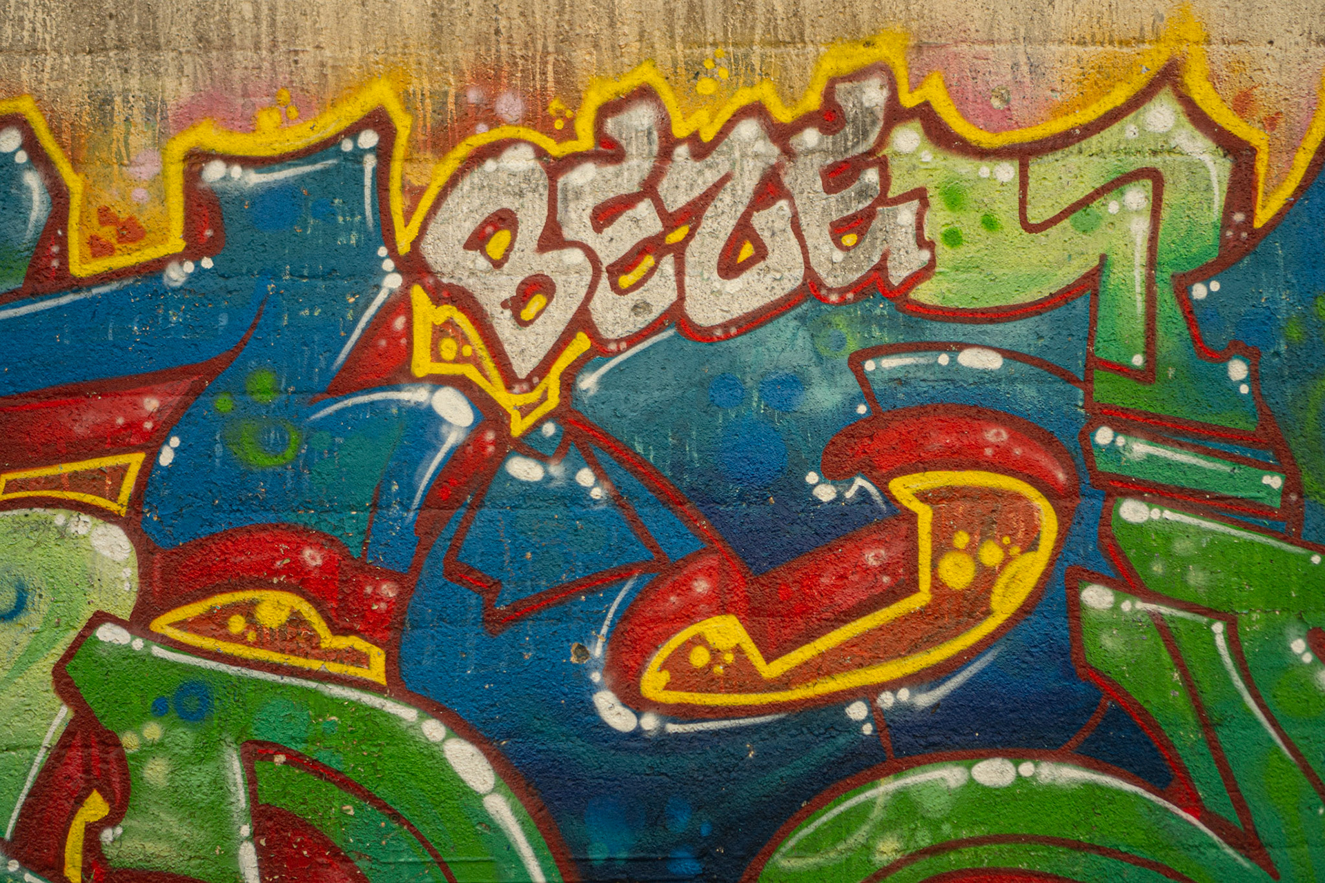 I loved the contrast of hot dog red/yellow against oceanic blue and green