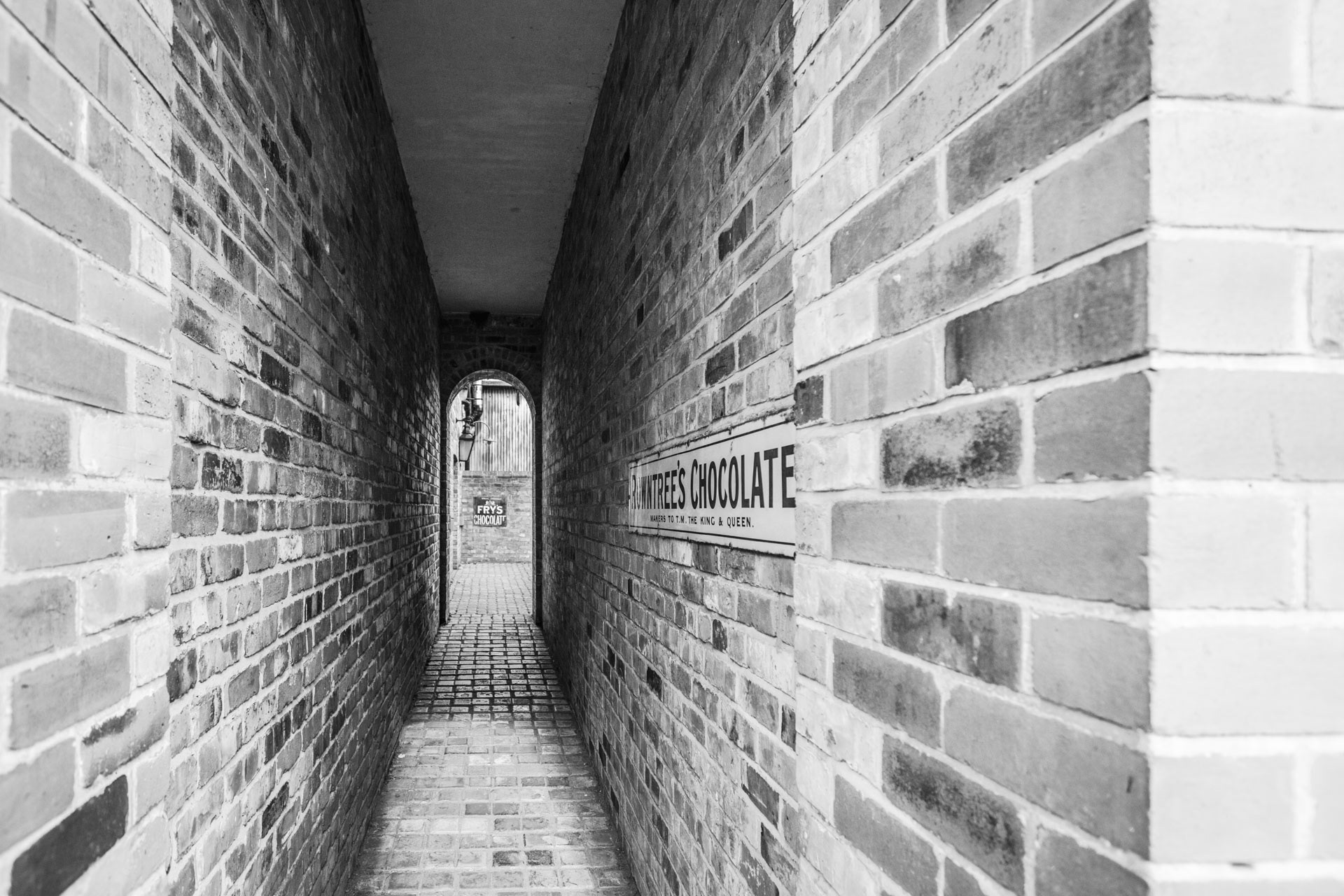 UK 04 BW