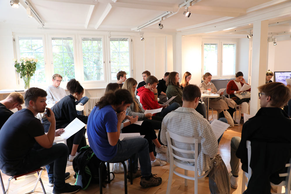 Strauhof Zurich: artist talk Christina Benz in conversation with Riikka Tauriainen and ETH students