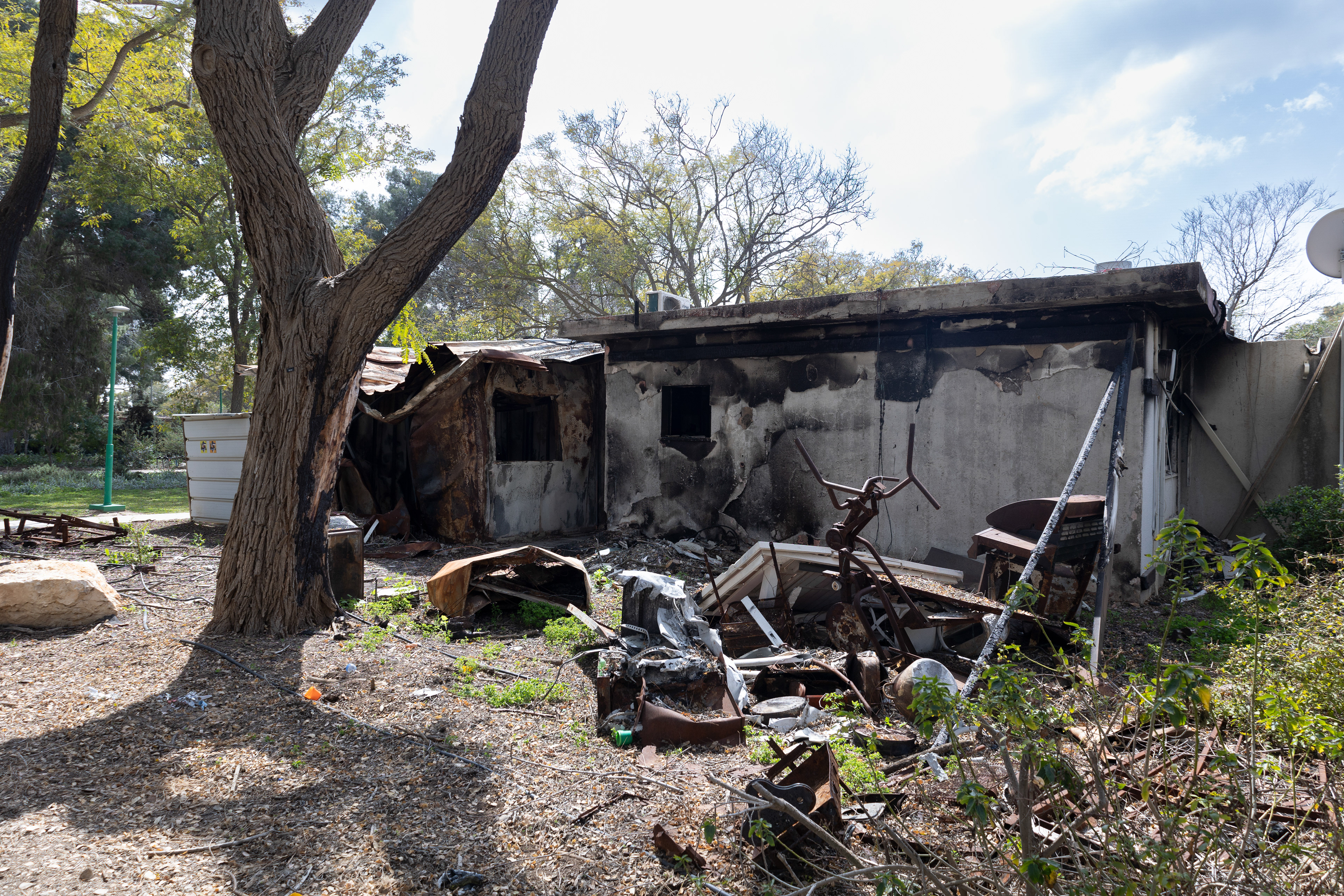 A house burned and destroyed on October 7, 2023 in Nir oz.